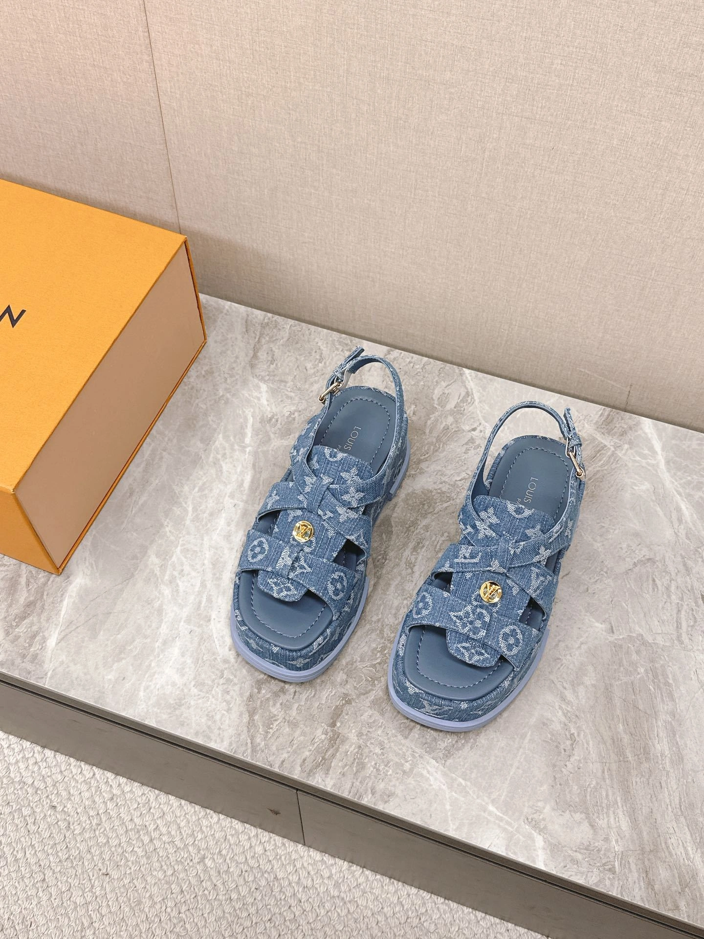 COCO-- 8V 1AGMJP MAYA FLATFORM cowhide item:E-X062H0675