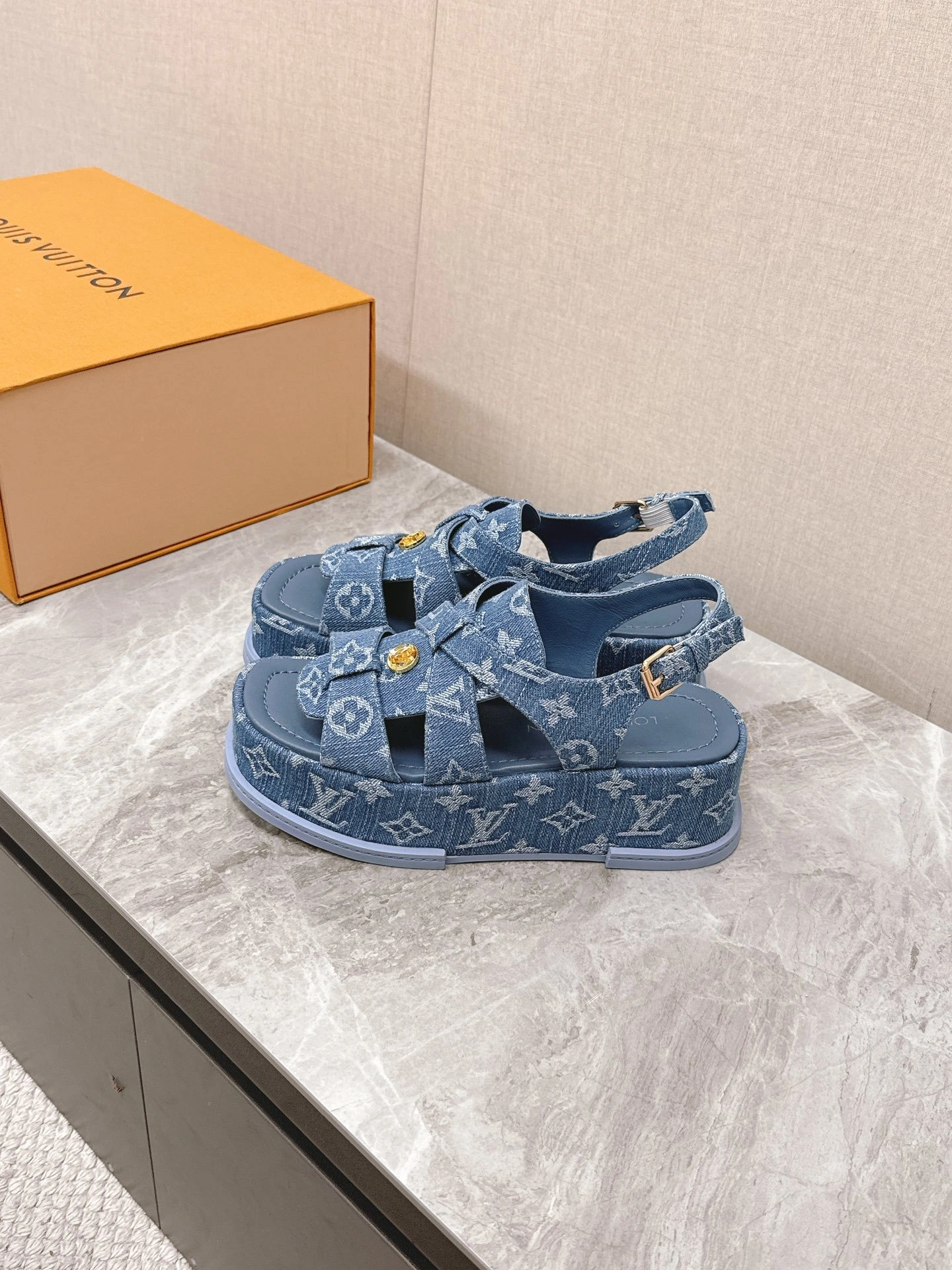 COCO-- 8V 1AGMJP MAYA FLATFORM cowhide item:E-X062H0675