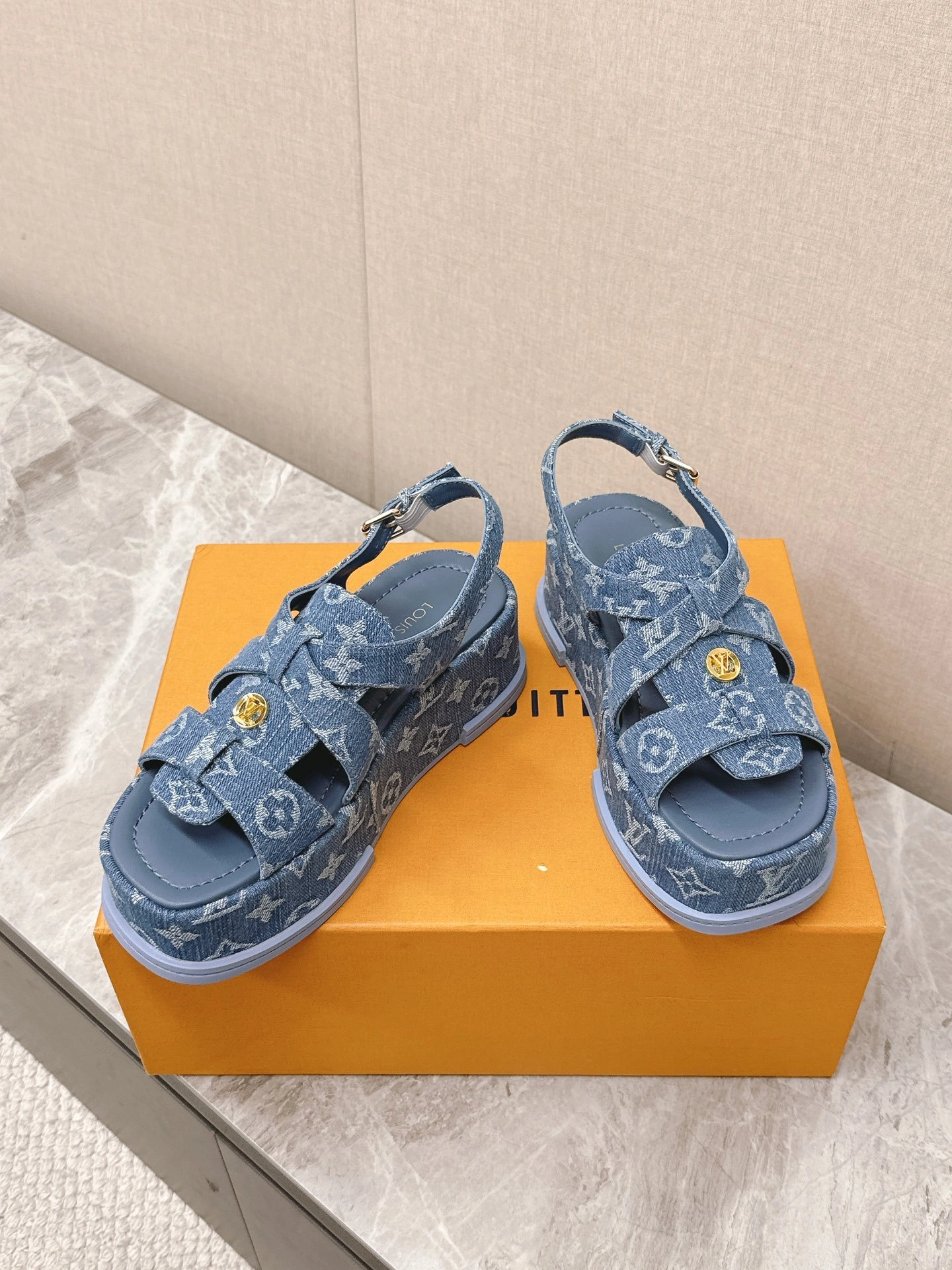 COCO-- 8V 1AGMJP MAYA FLATFORM cowhide item:E-X062H0675