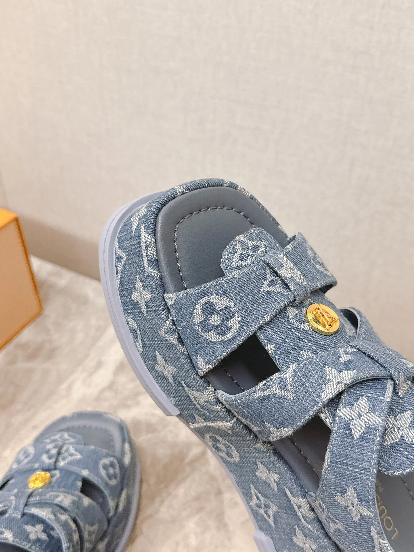 COCO-- 8V 1AGMJP MAYA FLATFORM cowhide item:E-X062H0675