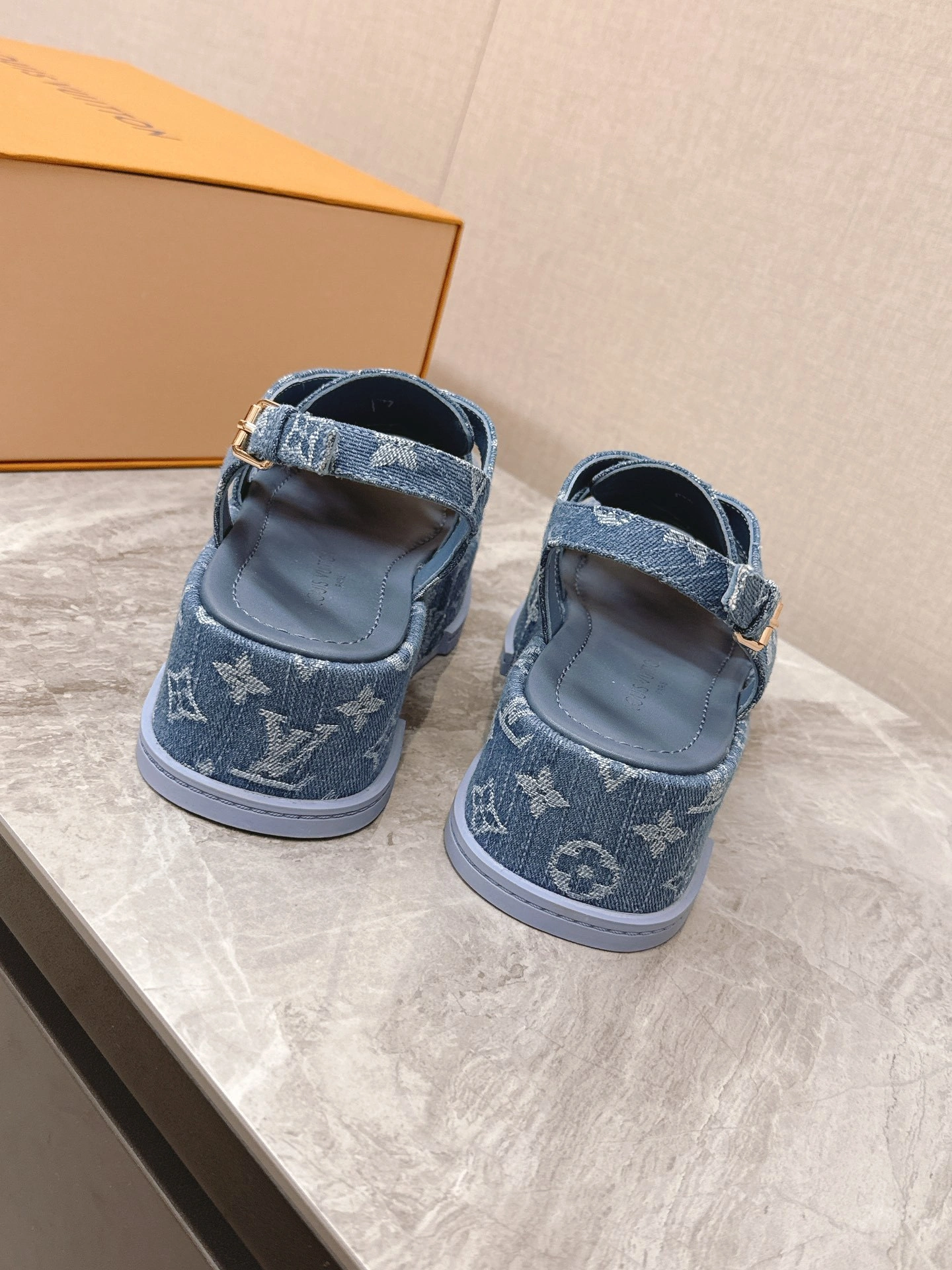 COCO-- 8V 1AGMJP MAYA FLATFORM cowhide item:E-X062H0675