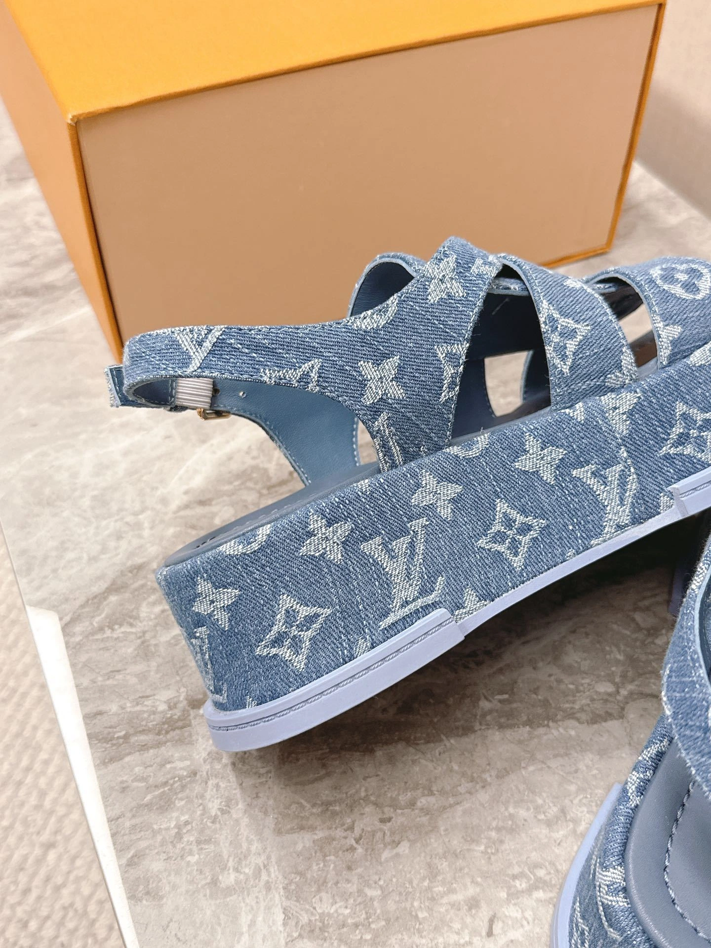 COCO-- 8V 1AGMJP MAYA FLATFORM cowhide item:E-X062H0675