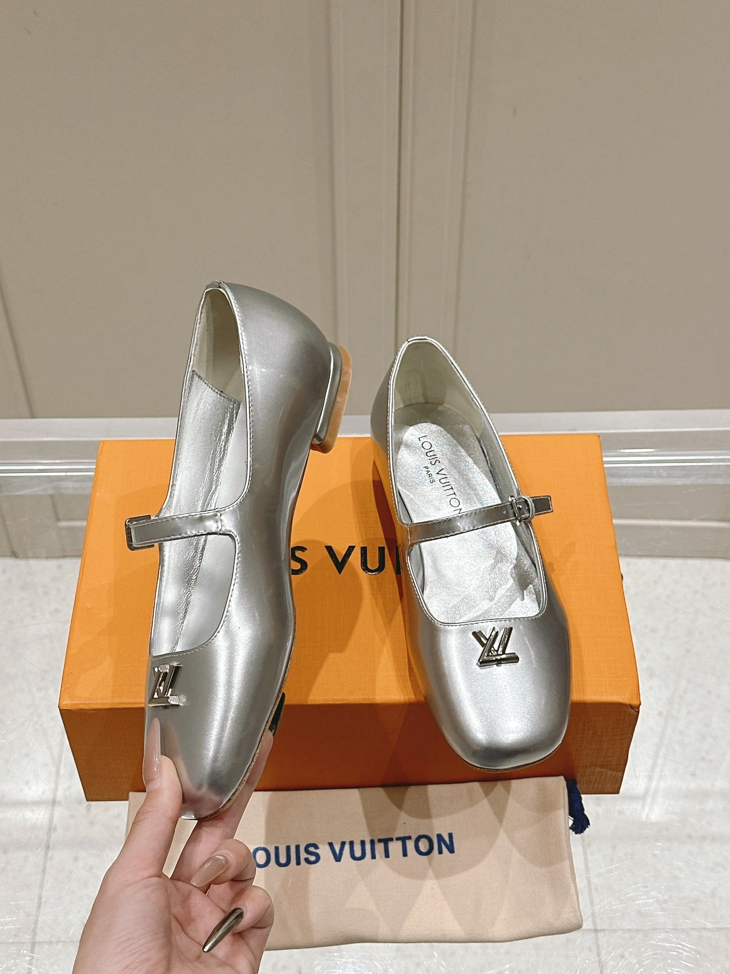 COCO-- 8V 1AGUK6 Calfskin goatskin Heel height：1CM item:E-X198D4120