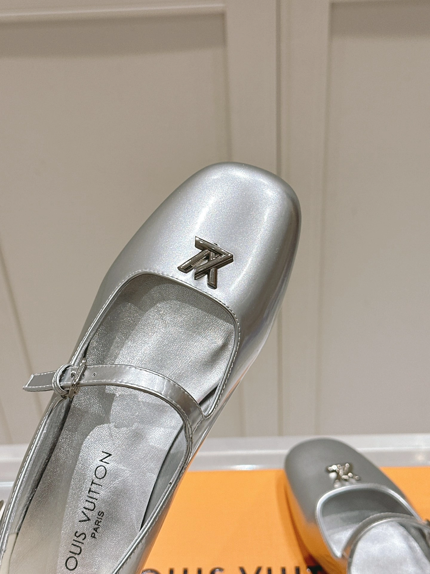COCO-- 8V 1AGUK6 Calfskin goatskin Heel height：1CM item:E-X198D4120