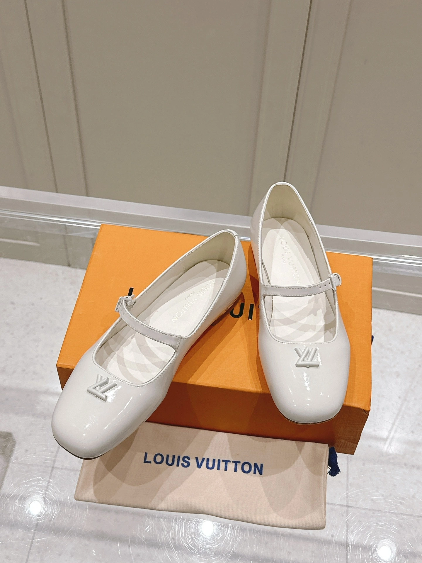 COCO-- 8V 1AGUO0 Calfskin goatskin Heel height：1CM item:E-X198D4119