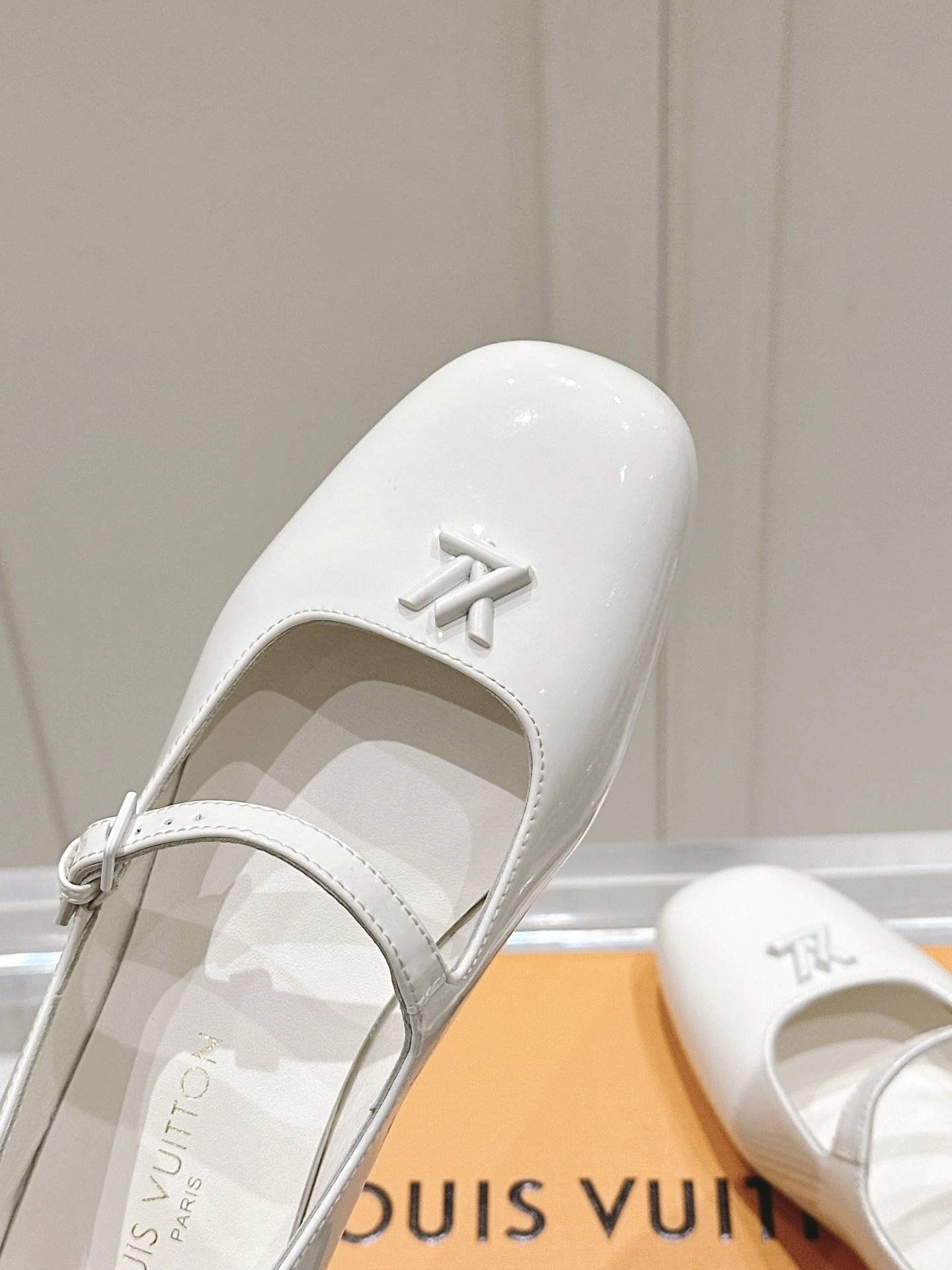 COCO-- 8V 1AGUO0 Calfskin goatskin Heel height：1CM item:E-X198D4119