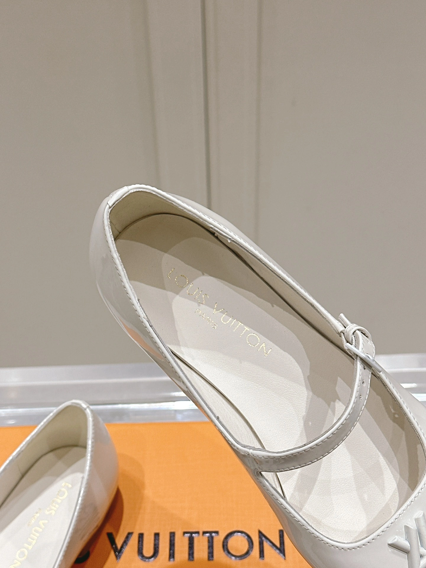 COCO-- 8V 1AGUO0 Calfskin goatskin Heel height：1CM item:E-X198D4119