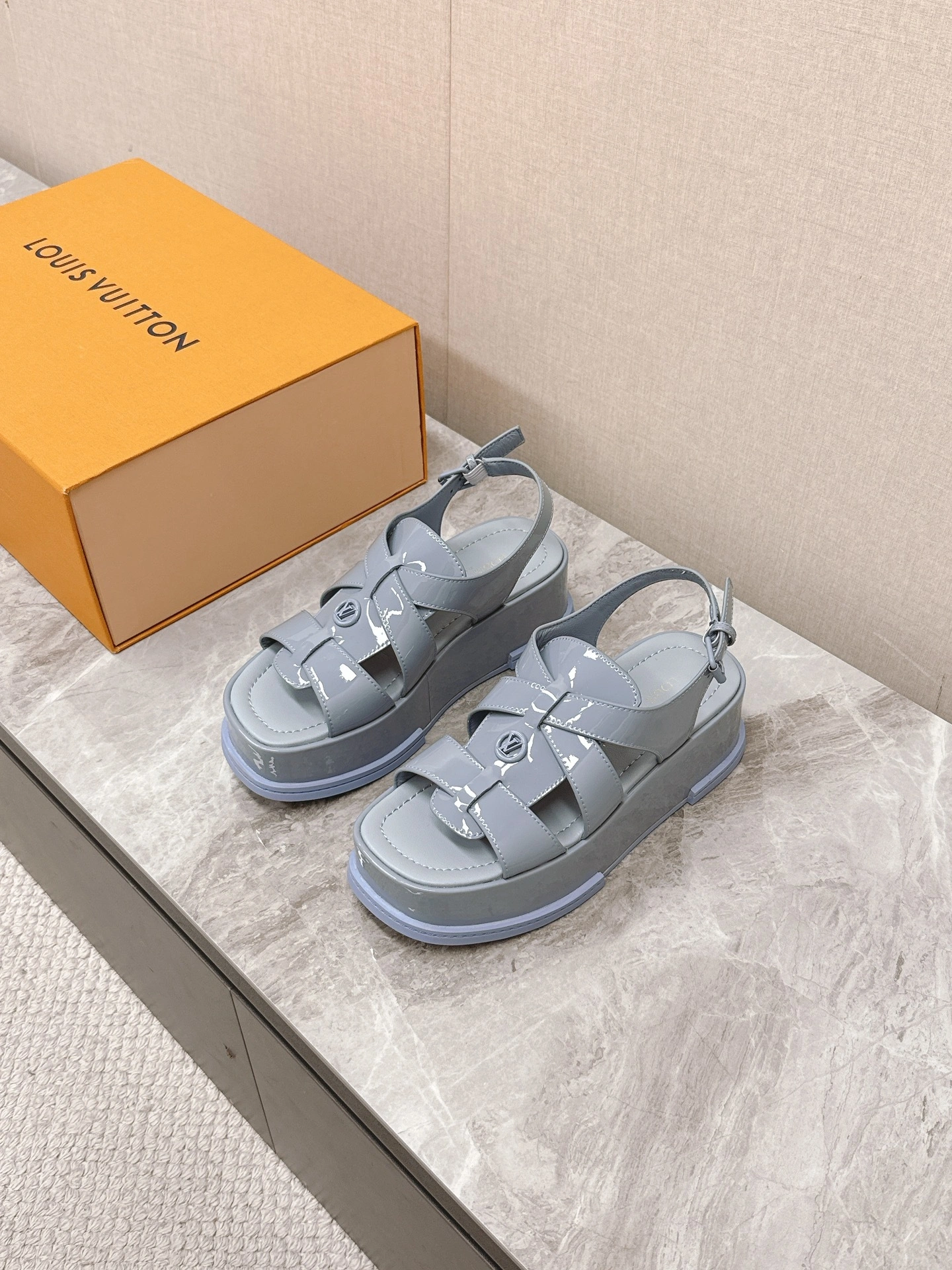 COCO-- 8V 1AGY02 MAYA FLATFORM cowhide item:E-X062H0673