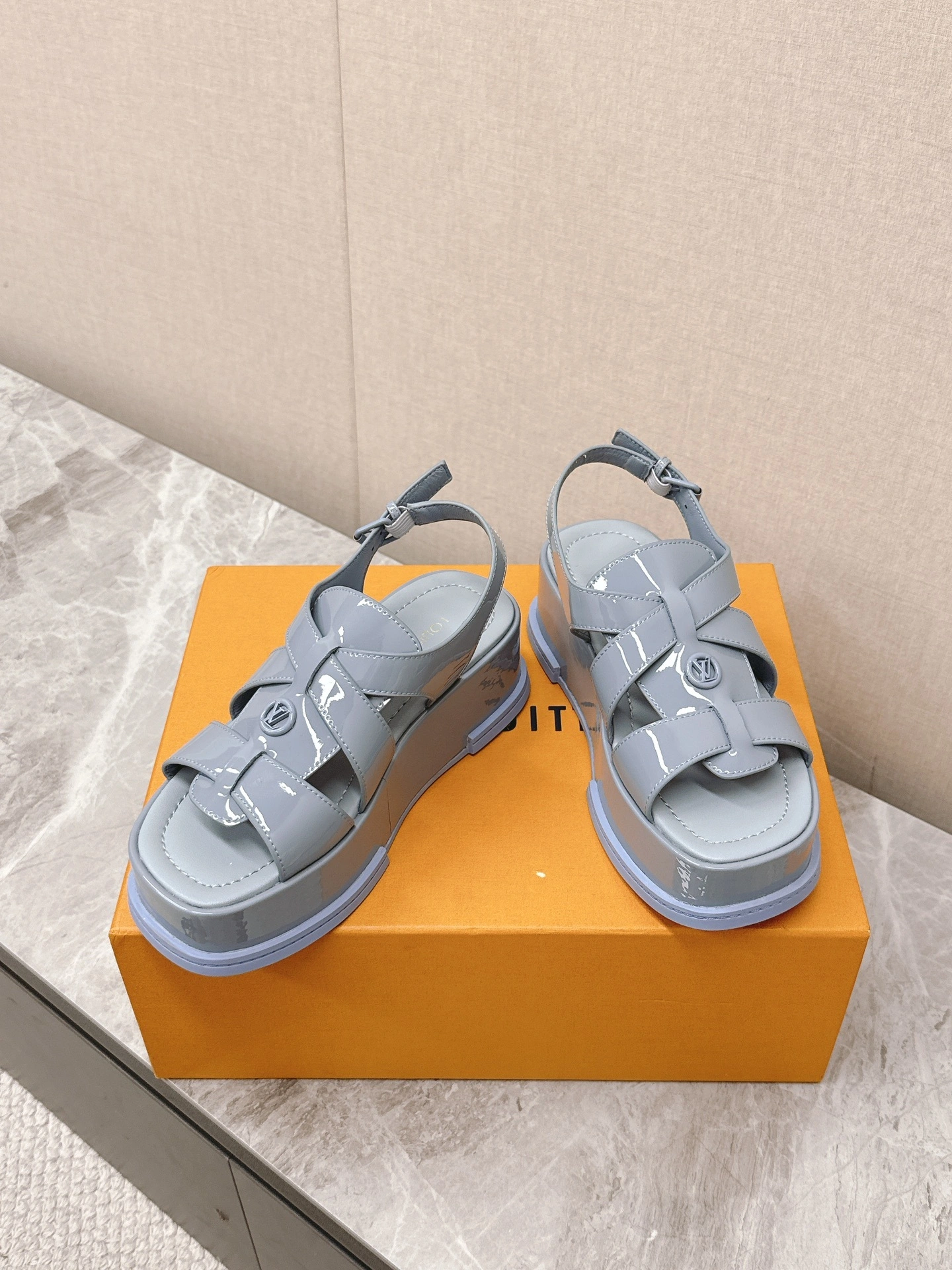 COCO-- 8V 1AGY02 MAYA FLATFORM cowhide item:E-X062H0673