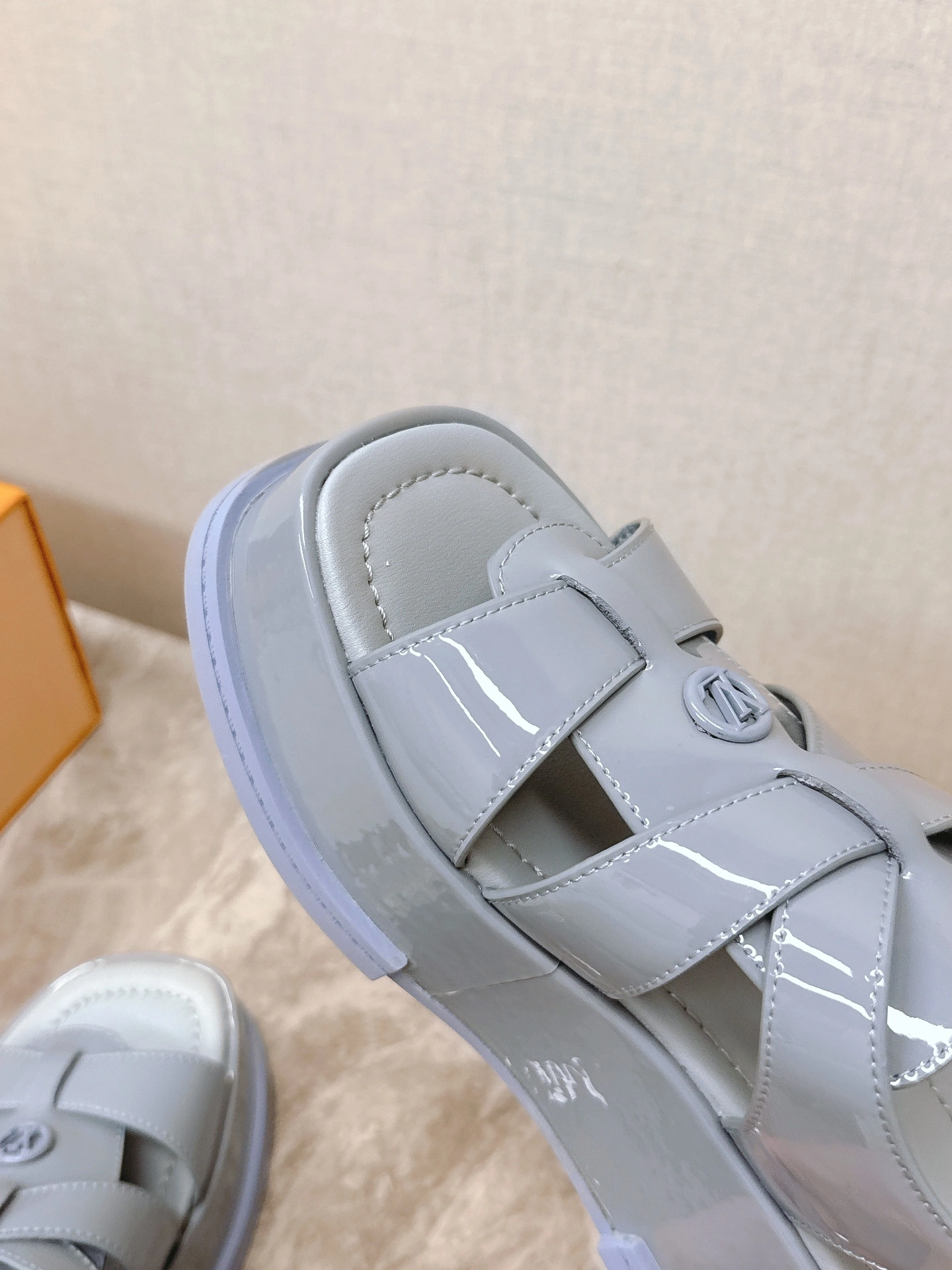 COCO-- 8V 1AGY02 MAYA FLATFORM cowhide item:E-X062H0673