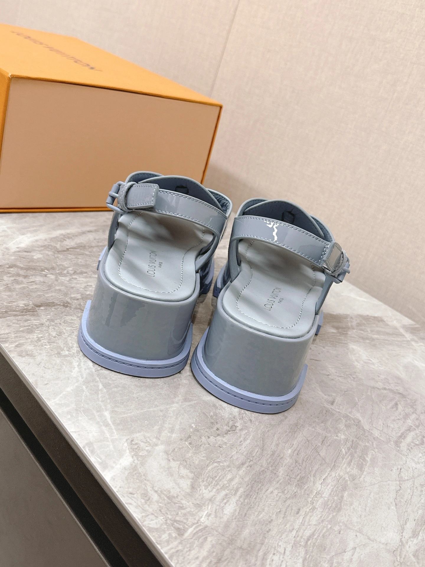 COCO-- 8V 1AGY02 MAYA FLATFORM cowhide item:E-X062H0673