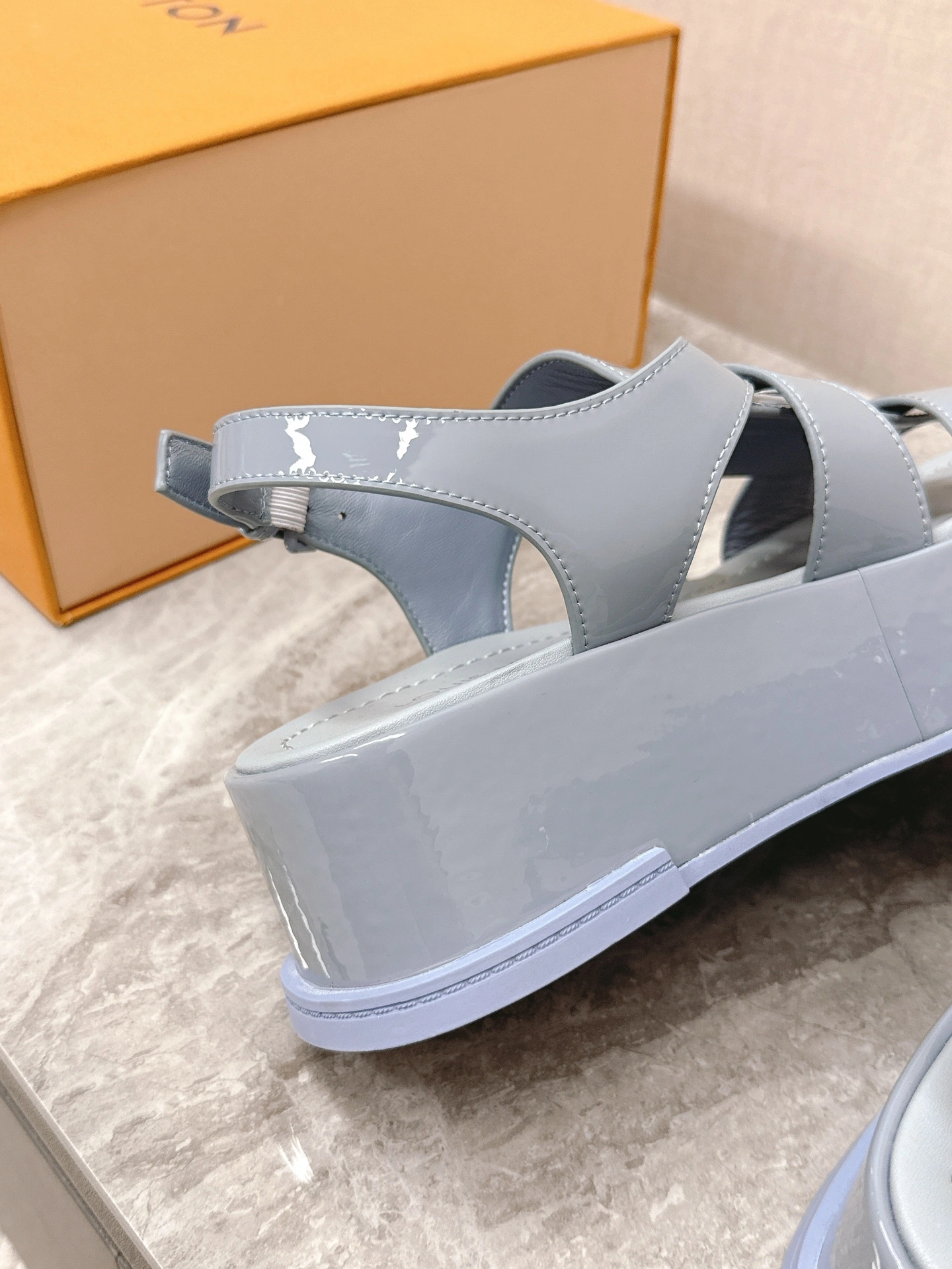 COCO-- 8V 1AGY02 MAYA FLATFORM cowhide item:E-X062H0673