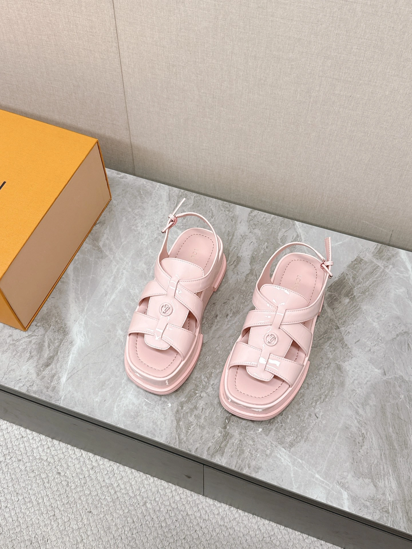 COCO-- 8V 1AGY26 MAYA FLATFORM cowhide item:E-X062H0676