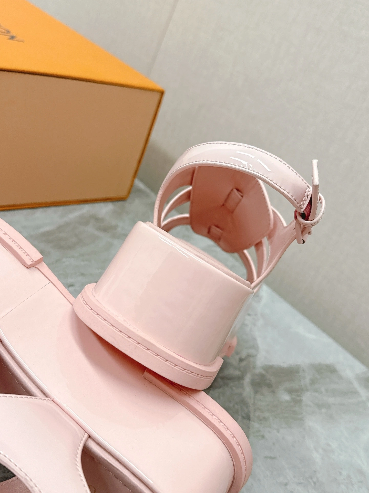 COCO-- 8V 1AGY26 MAYA FLATFORM cowhide item:E-X062H0676