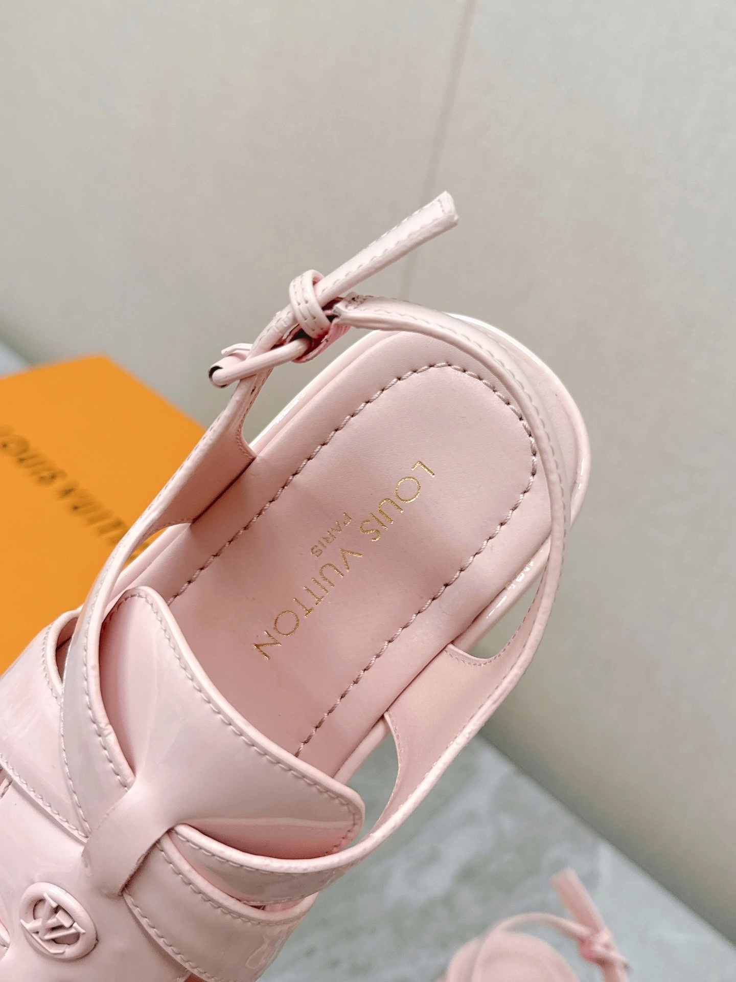 COCO-- 8V 1AGY26 MAYA FLATFORM cowhide item:E-X062H0676