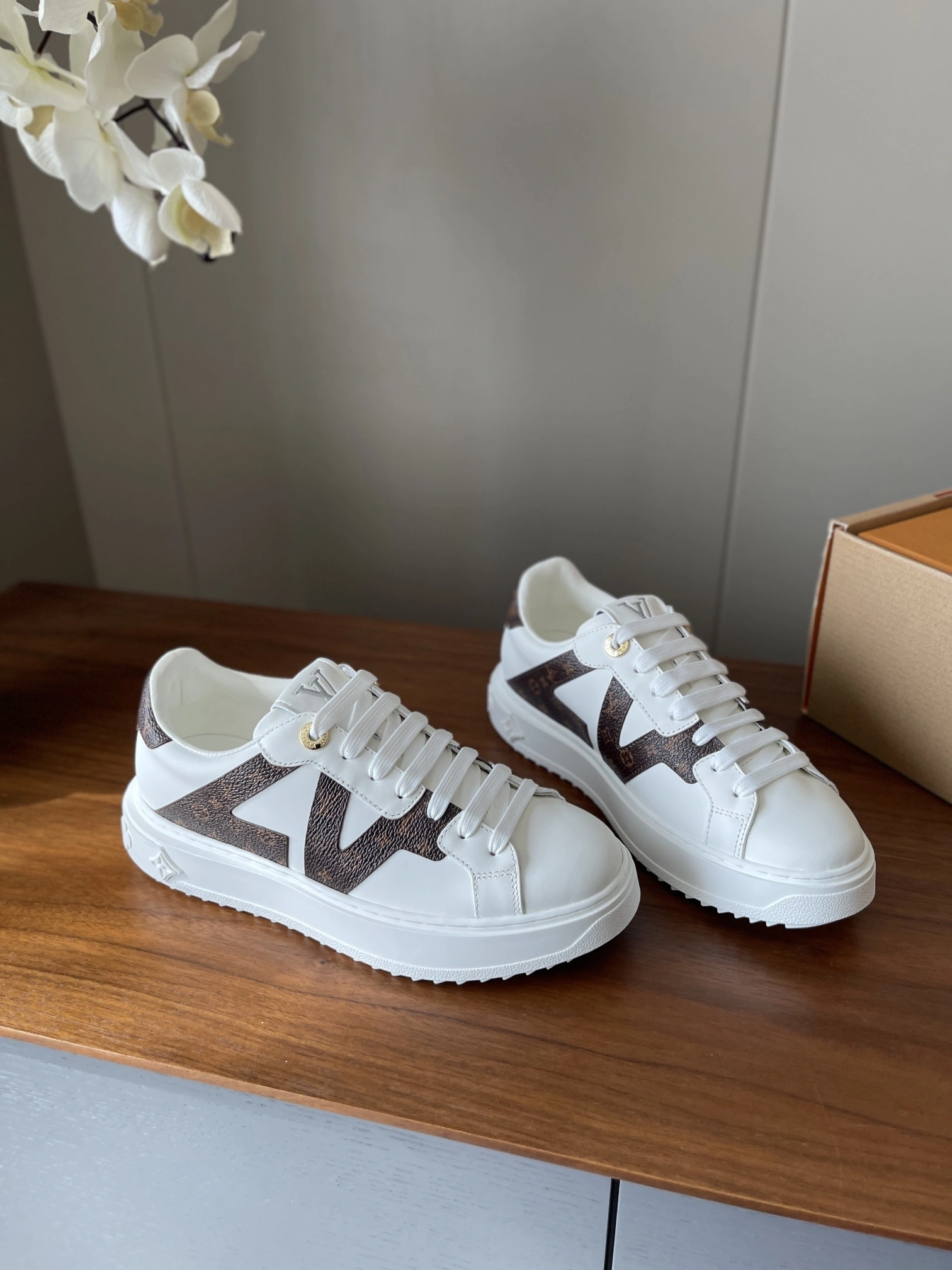 COCO-- 8V 1AIEFA Calfskin item:E-X000J2817