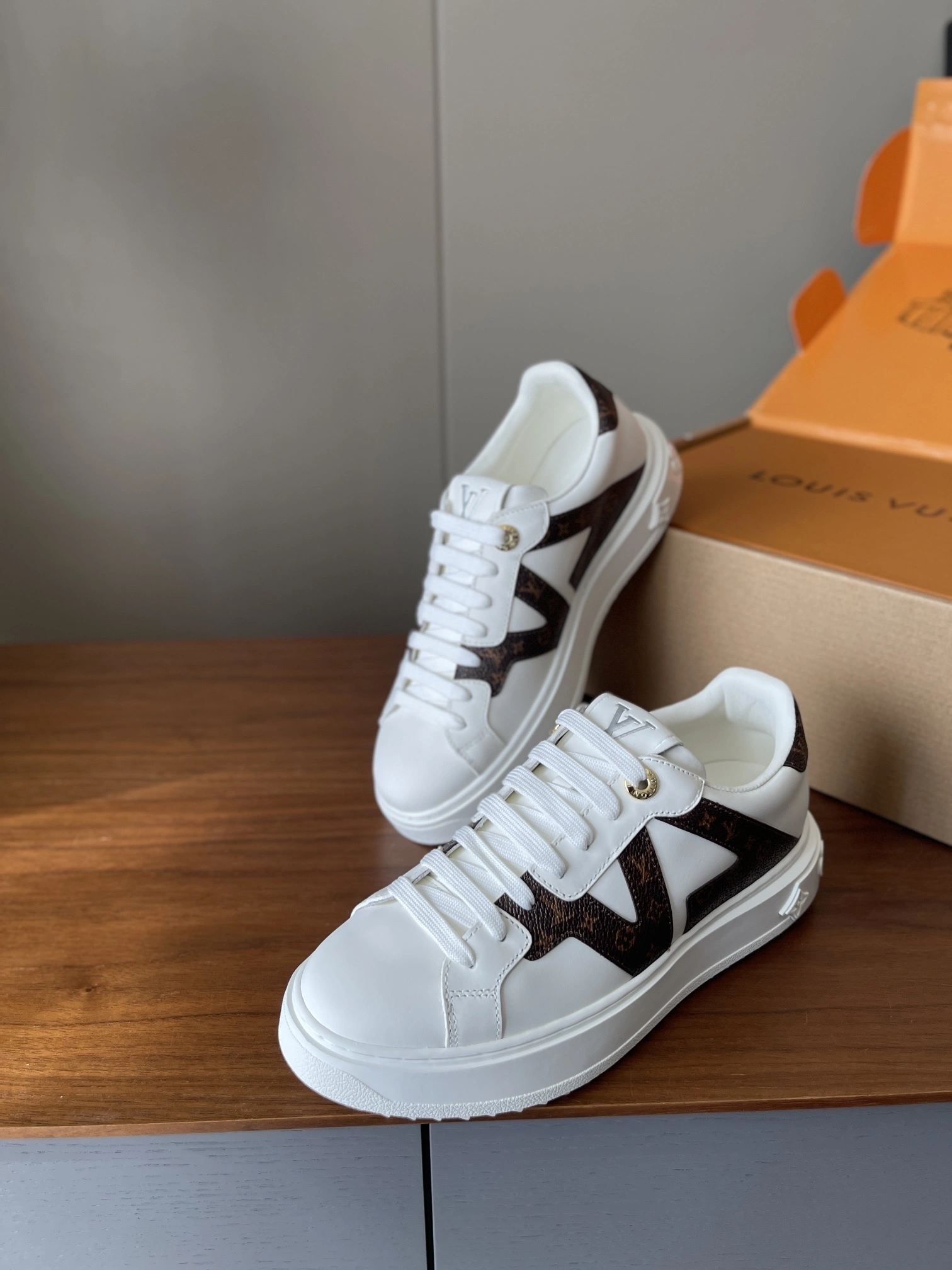 COCO-- 8V 1AIEFA Calfskin item:E-X000J2817