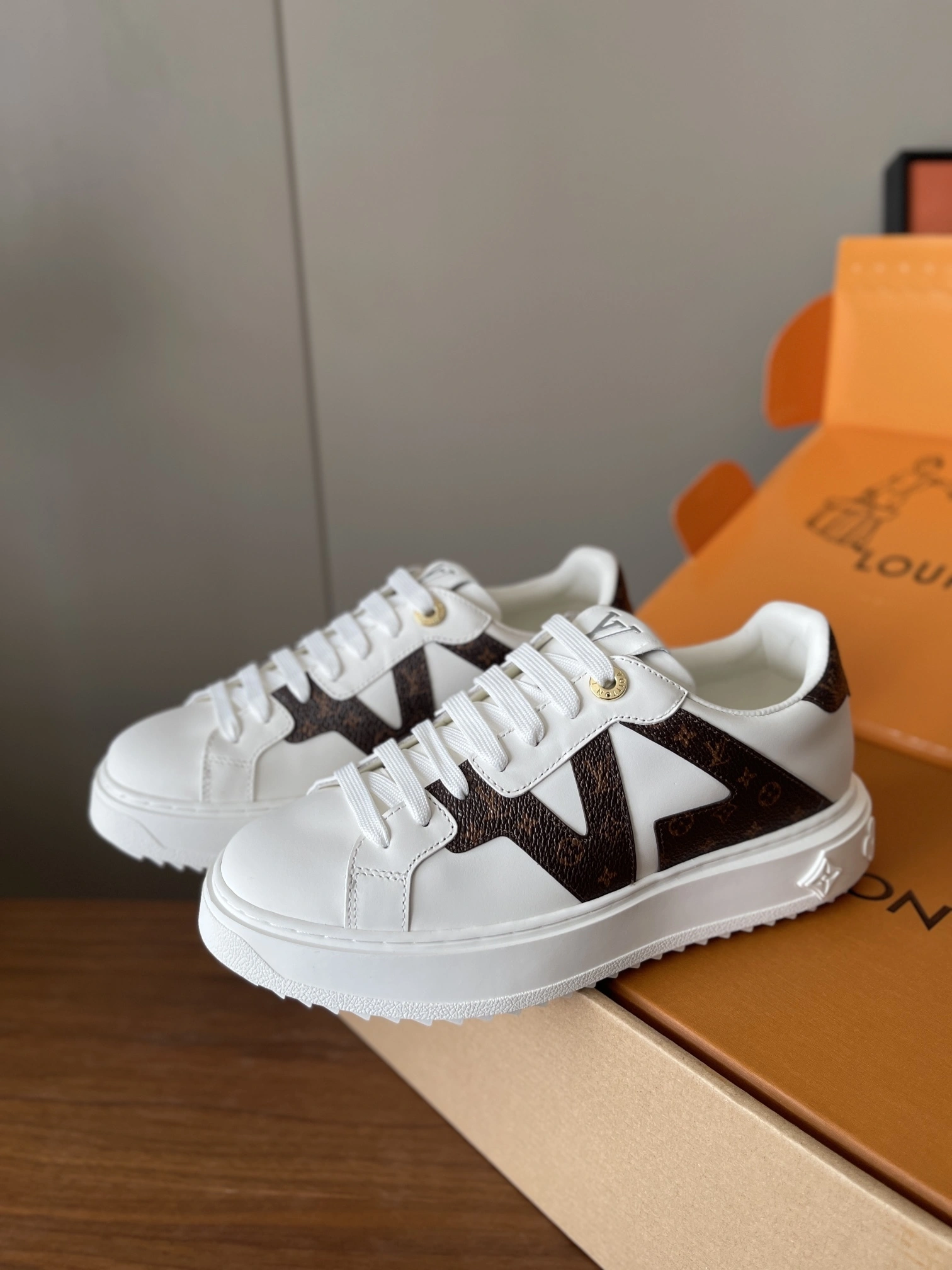 COCO-- 8V 1AIEFA Calfskin item:E-X000J2817