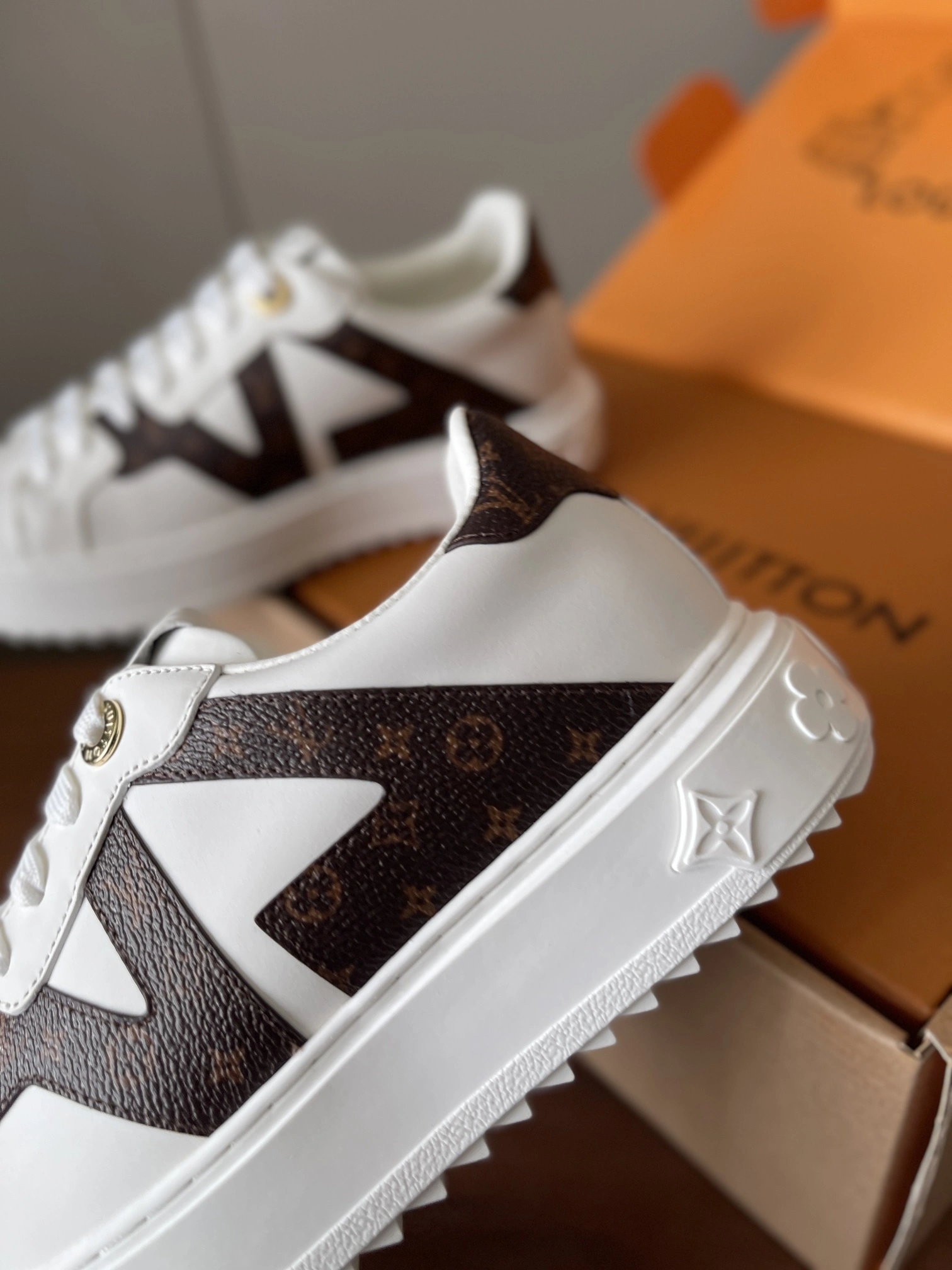 COCO-- 8V 1AIEFA Calfskin item:E-X000J2817