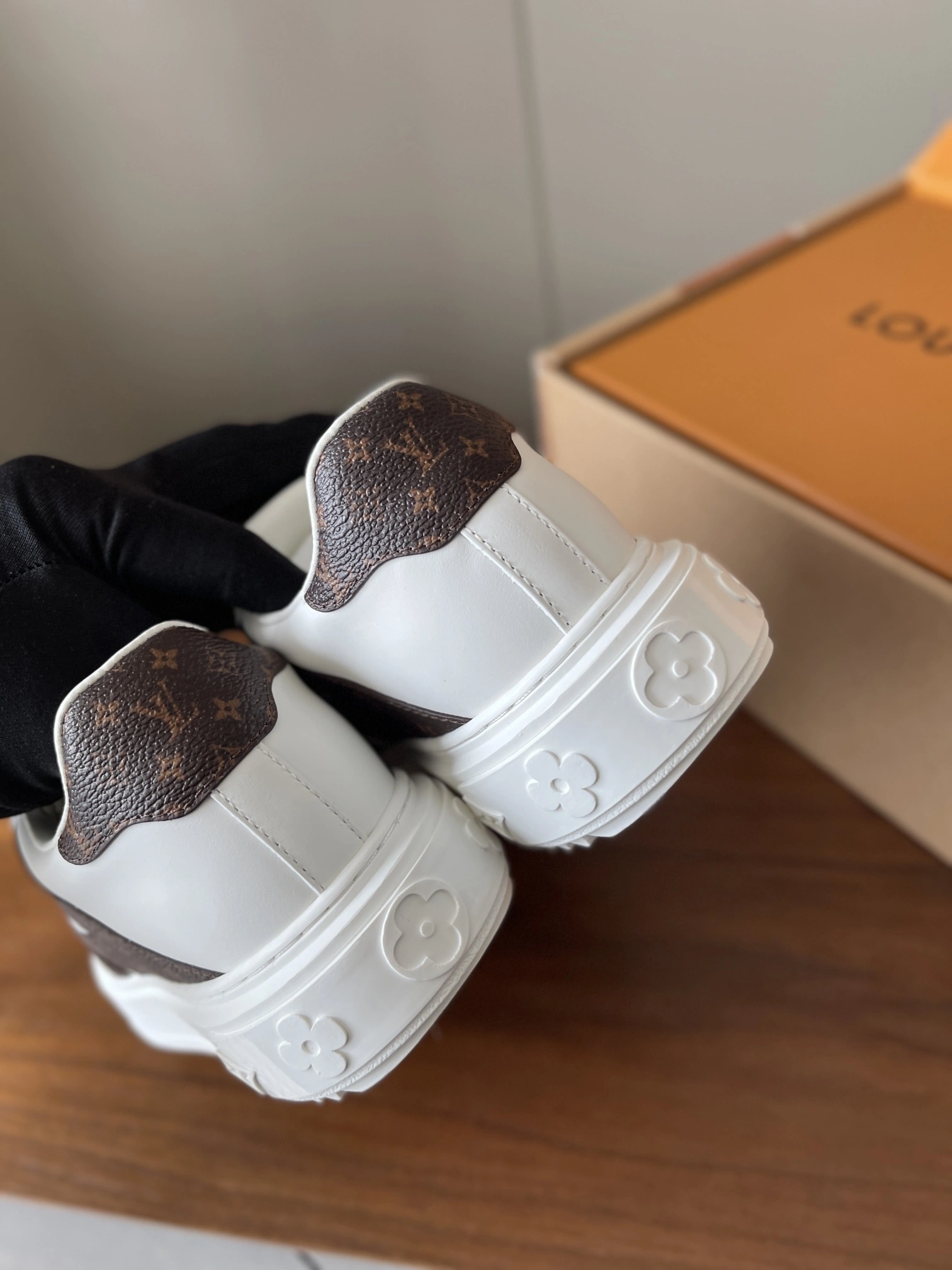 COCO-- 8V 1AIEFA Calfskin item:E-X000J2817