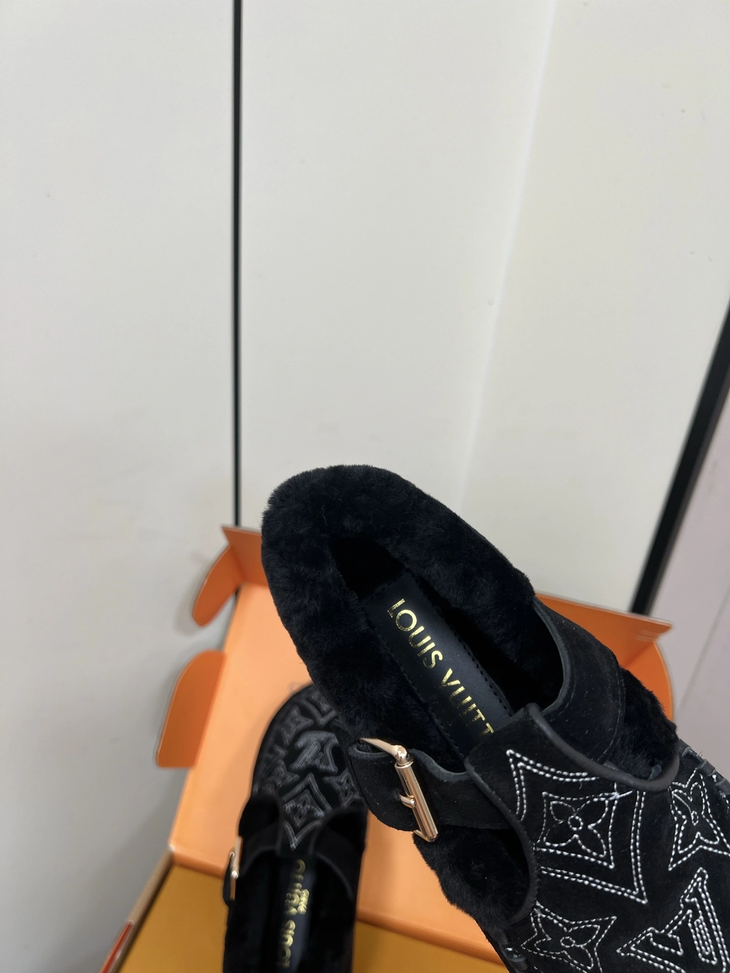COCO-- 8V 1AIGLD item:E-X362K1903