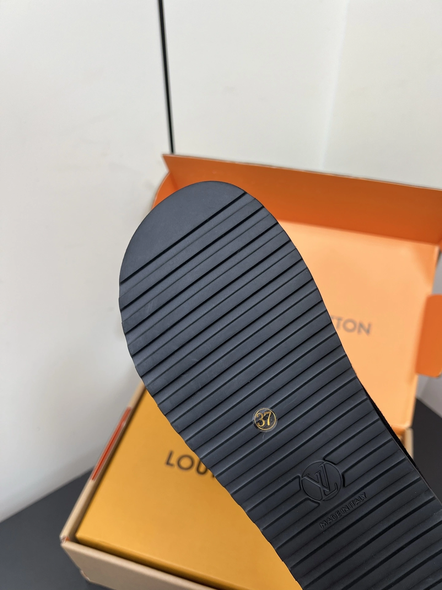 COCO-- 8V 1AIGLD item:E-X362K1903