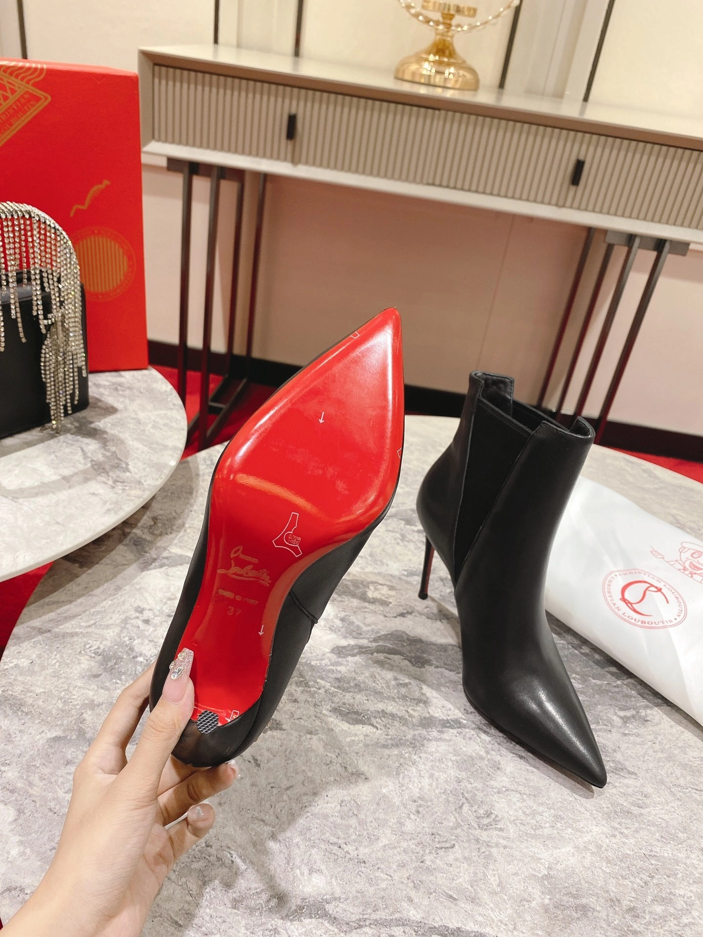 COCO-- 8ou2ou 3220297BK01 calfskin item：E-X362I1102