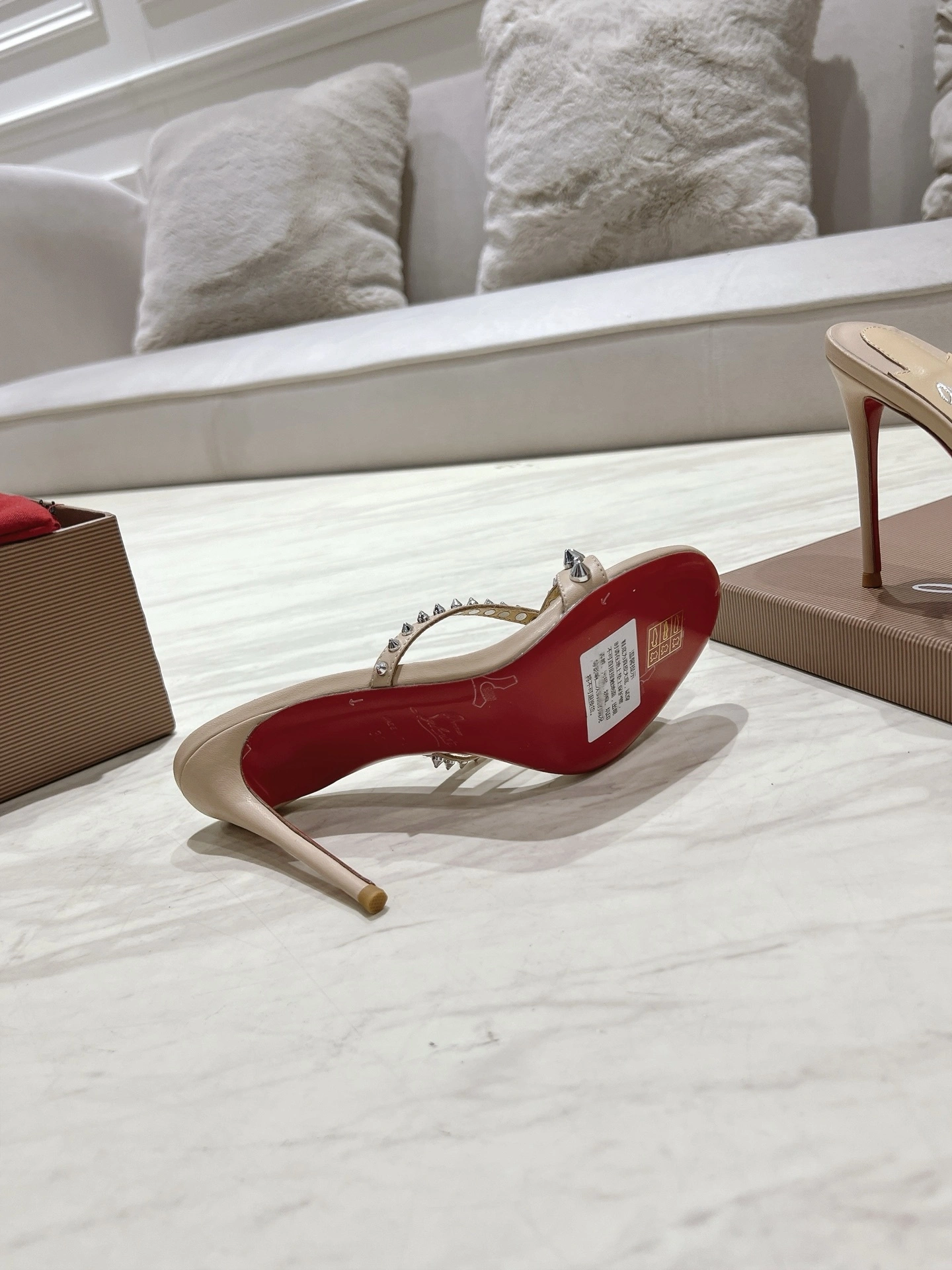 COCO-- 8ou2ou 3240181N295 Heel height：10CM Calfskin sheepskin item:E-X158D4032