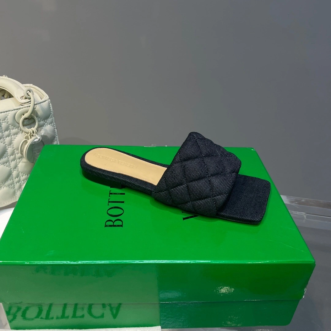 COCO---BottegaVeneta 2022ss 708906V26M04245 item:B-X158G2002