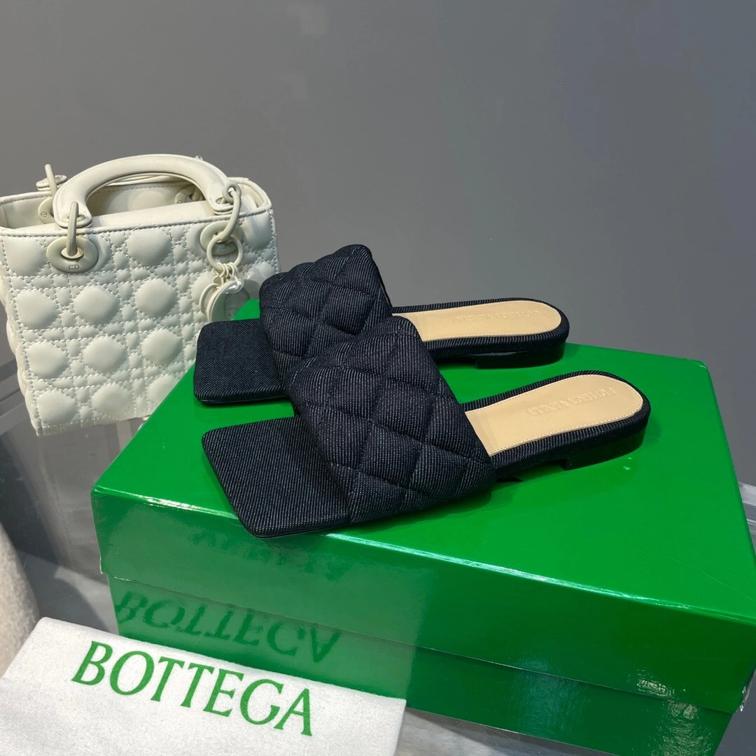 COCO---BottegaVeneta 2022ss 708906V26M04245 item:B-X158G2002