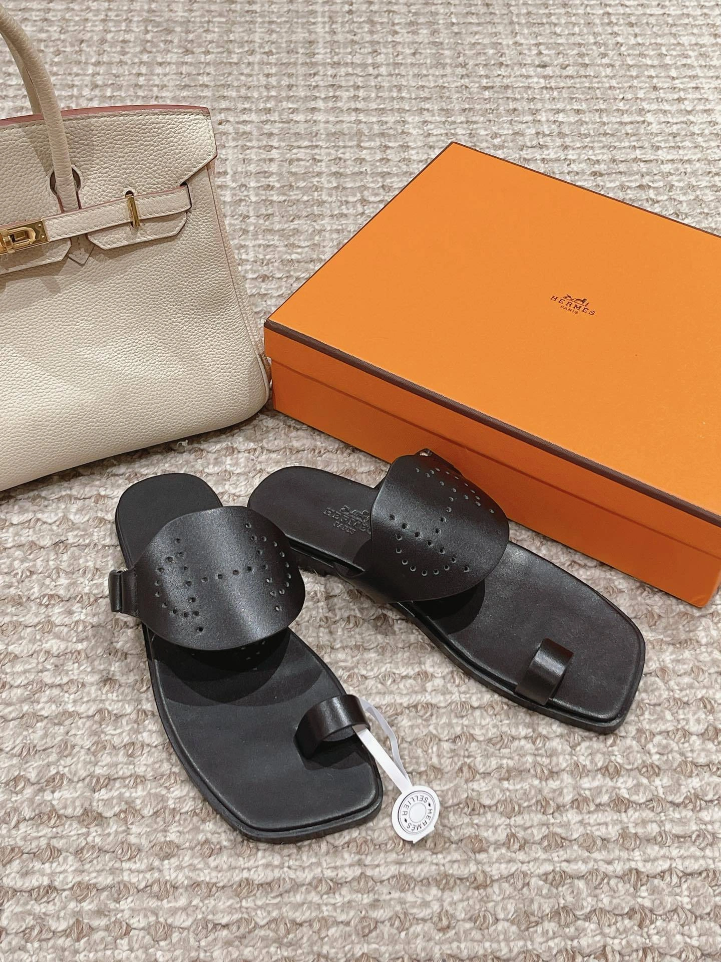 COCO-- H232052Z 02 item:D-X062M2813