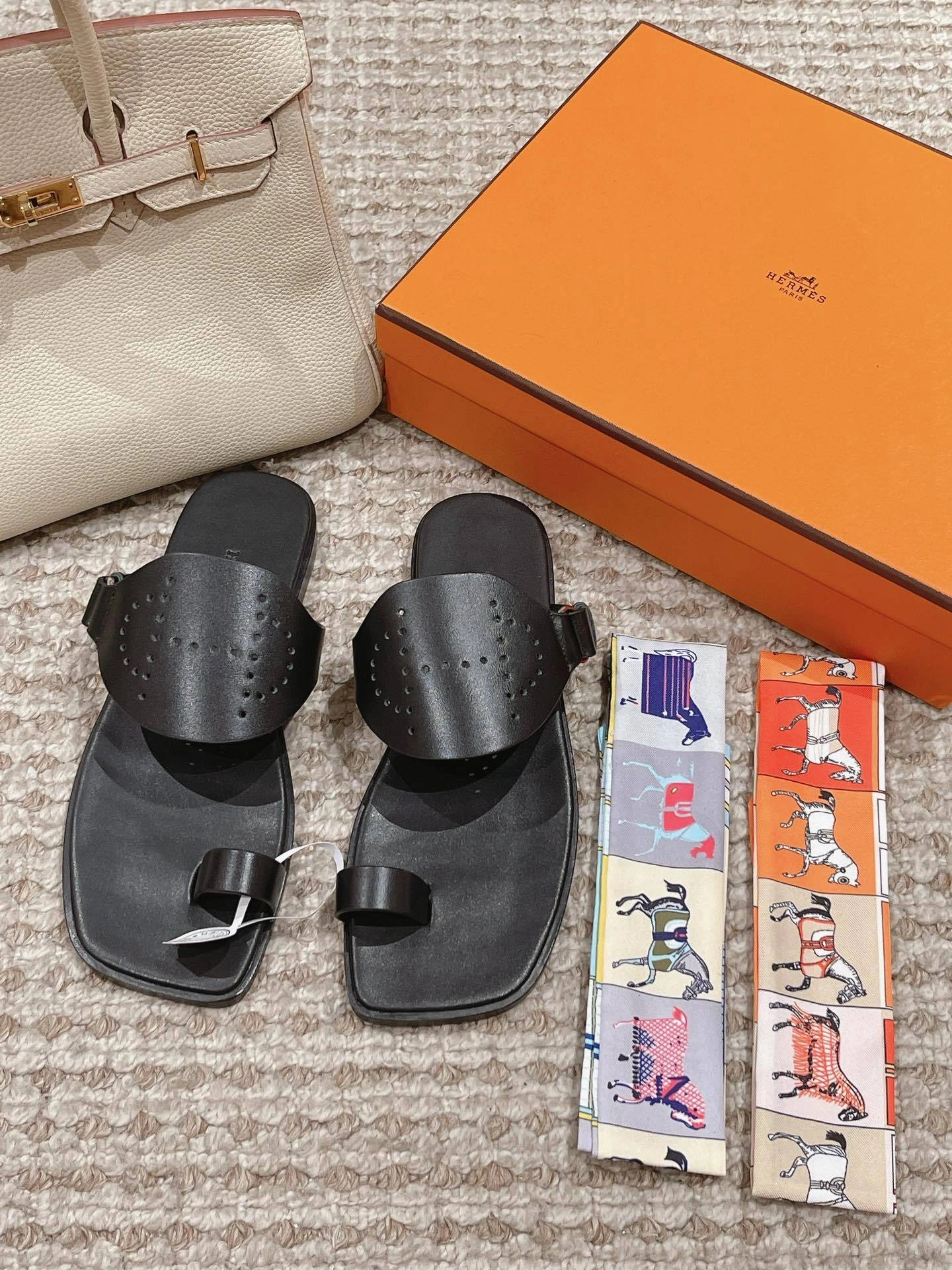 COCO-- H232052Z 02 item:D-X062M2813