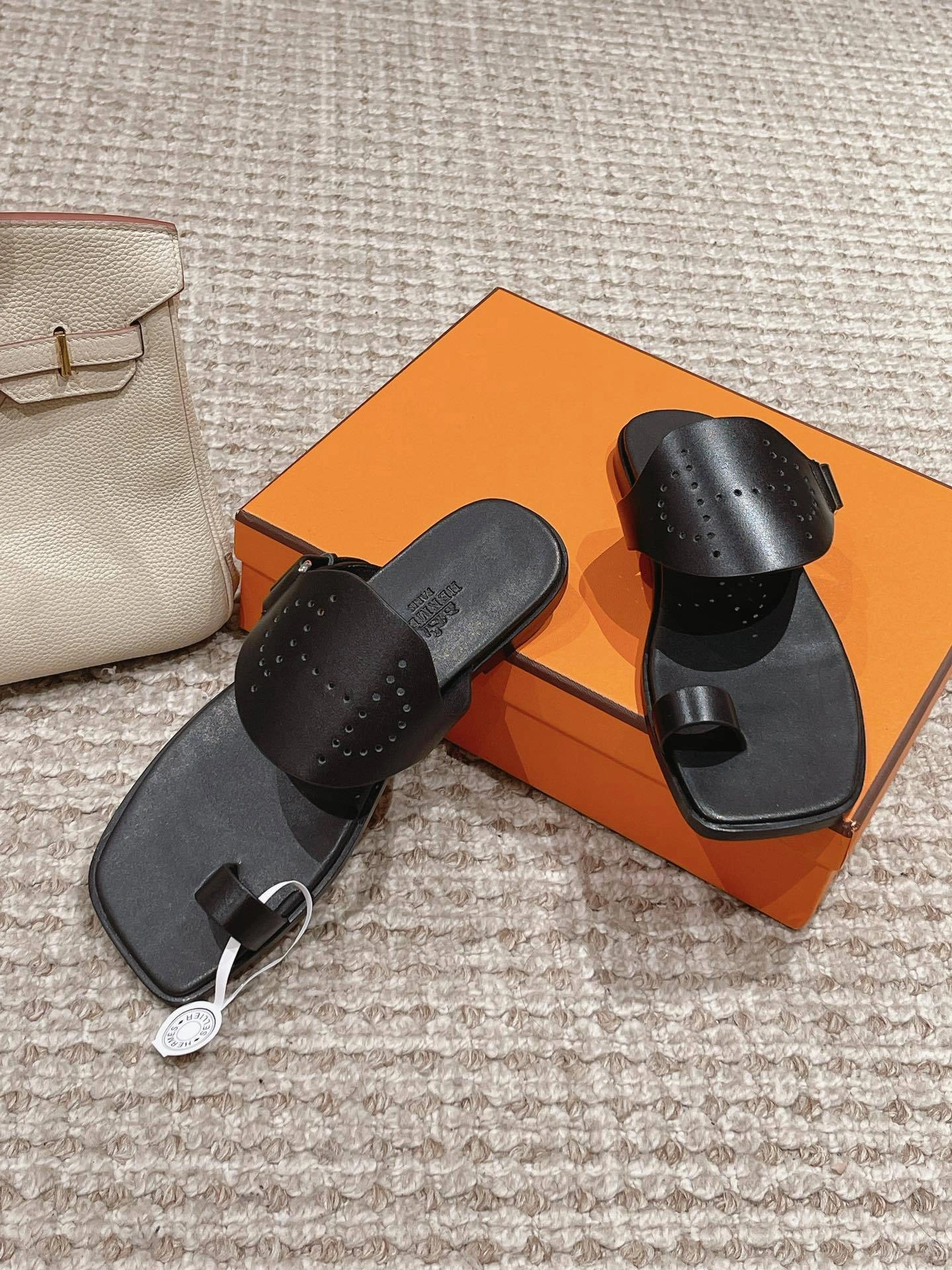 COCO-- H232052Z 02 item:D-X062M2813