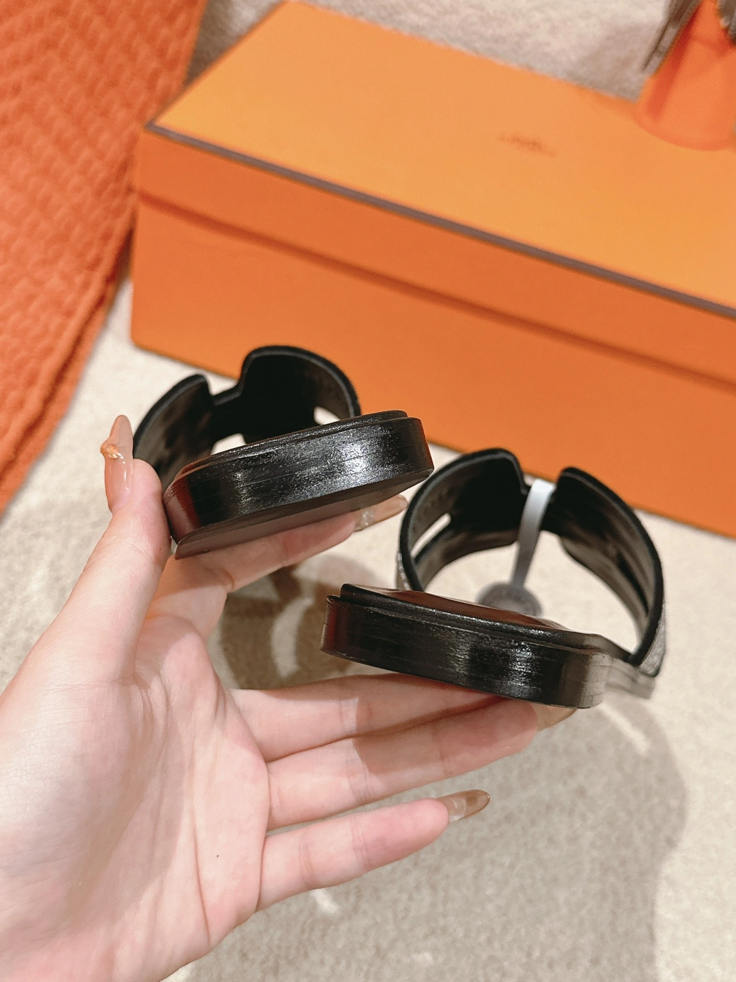 COCO-- H5r75s 192000Z 02 cowhide Oran item:E-X555C2313