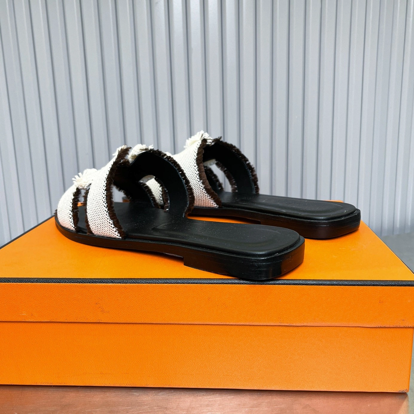 COCO-- H5r75s H231095Z PN sheepskin item:E-X194F2602