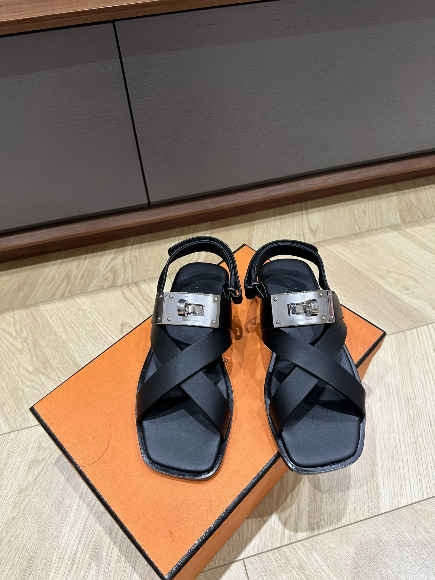 COCO-- H5r75s H241155Z 02 Calfskin item:D-X03E2177
