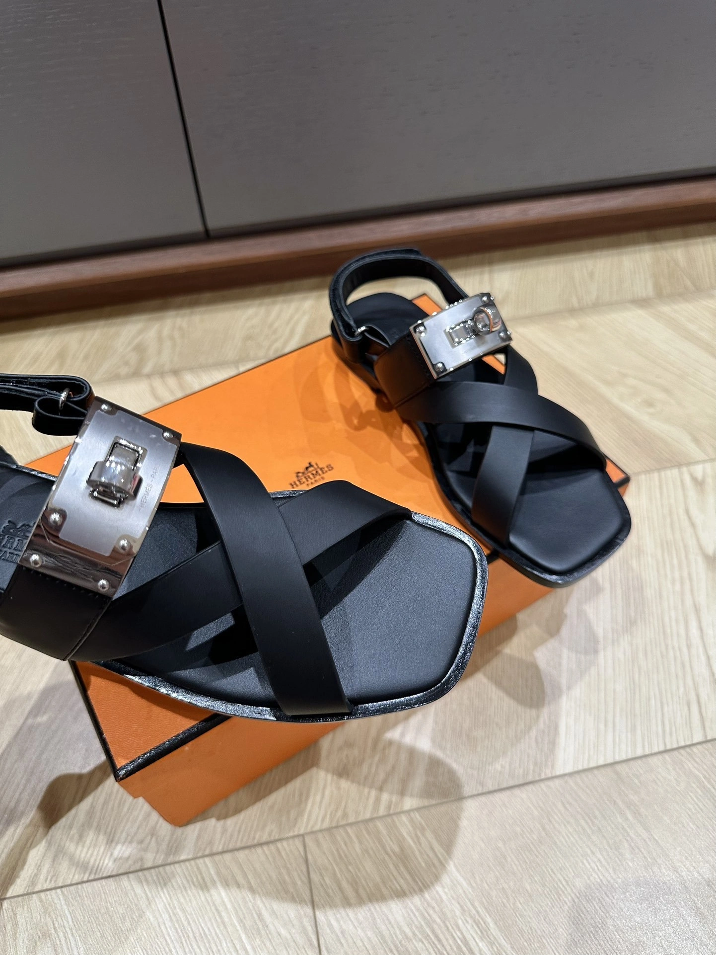 COCO-- H5r75s H241155Z 02 Calfskin item:D-X03E2177