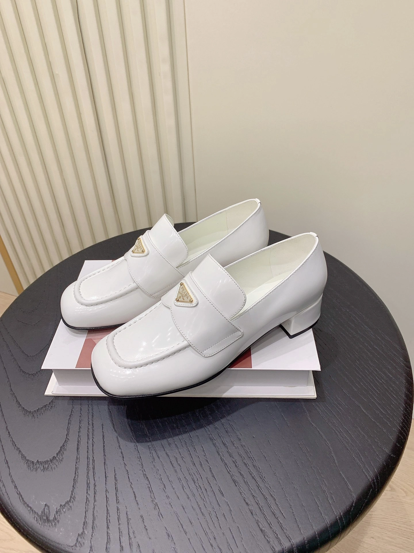 COCO-- Pr141 1D831N_055_F0009_F_035 Calfskin sheepskin item:E-X230F1225