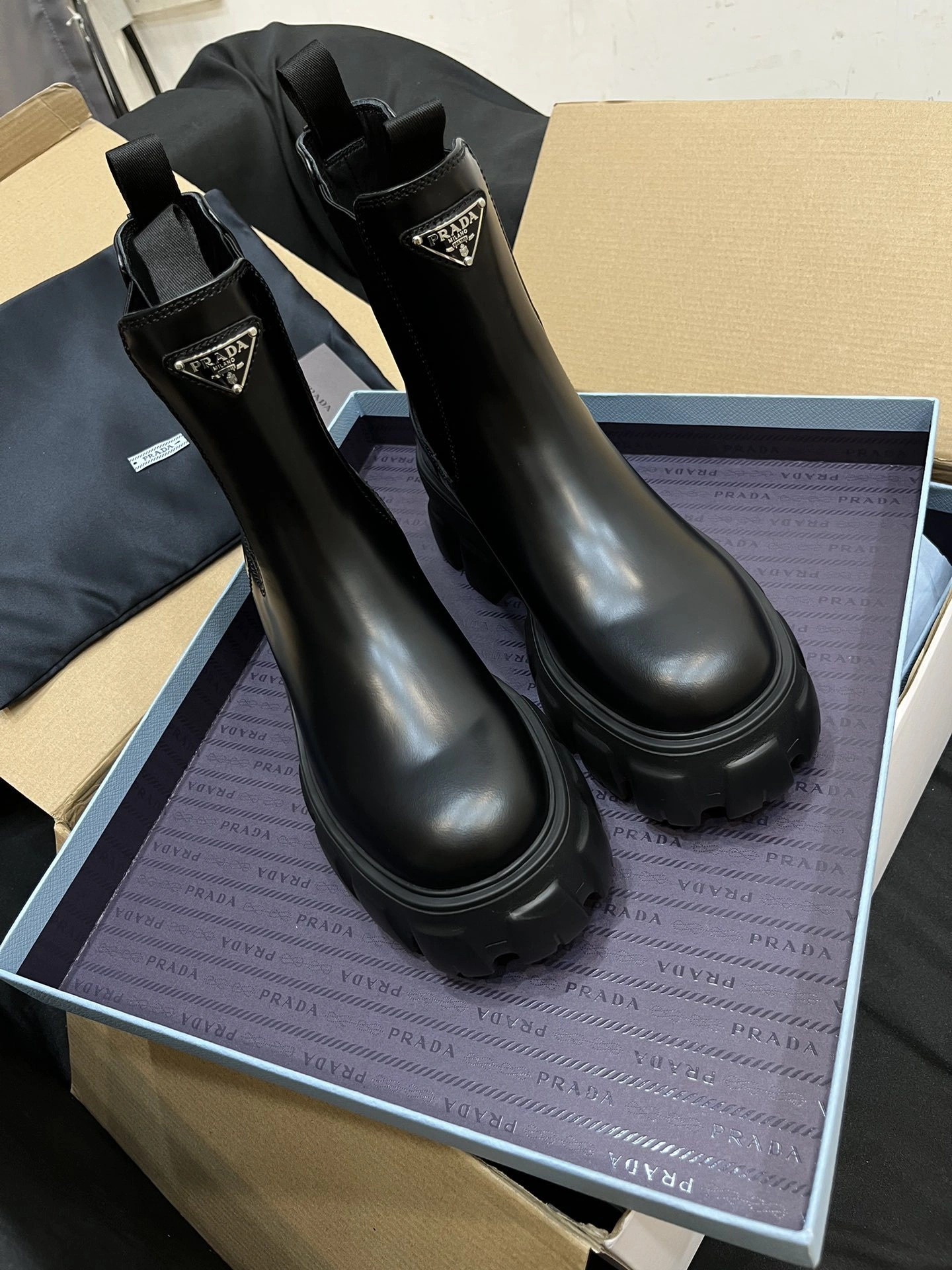 COCO-- Pr141 1T256N_B4L_F0002_F_B055 Calfskin item:D-X062L1028