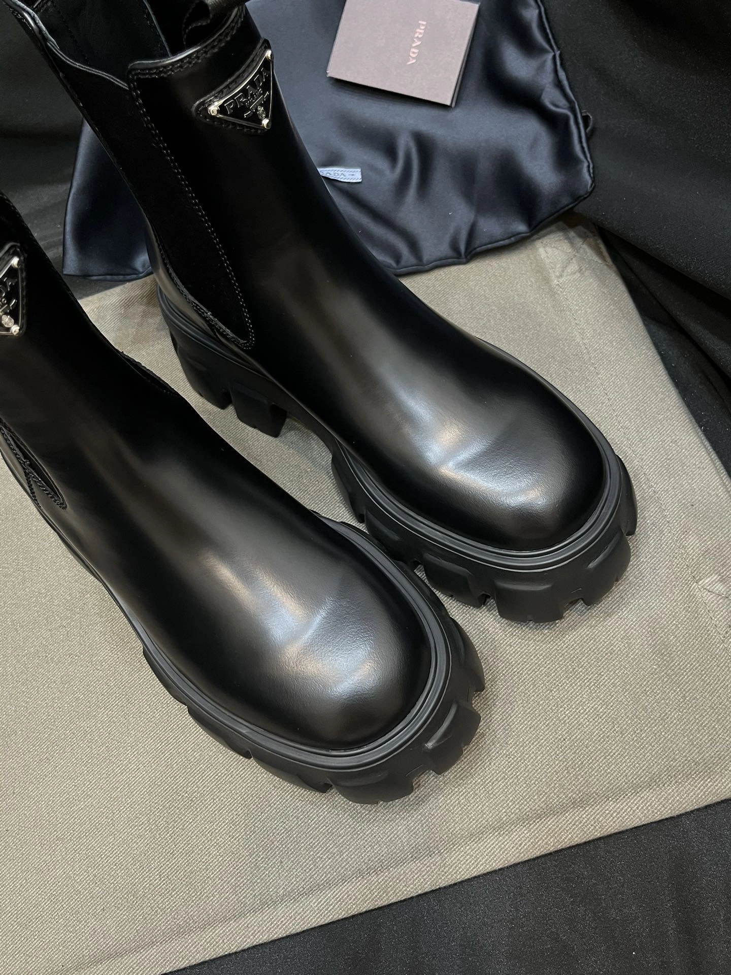 COCO-- Pr141 1T256N_B4L_F0002_F_B055 Calfskin item:D-X062L1028