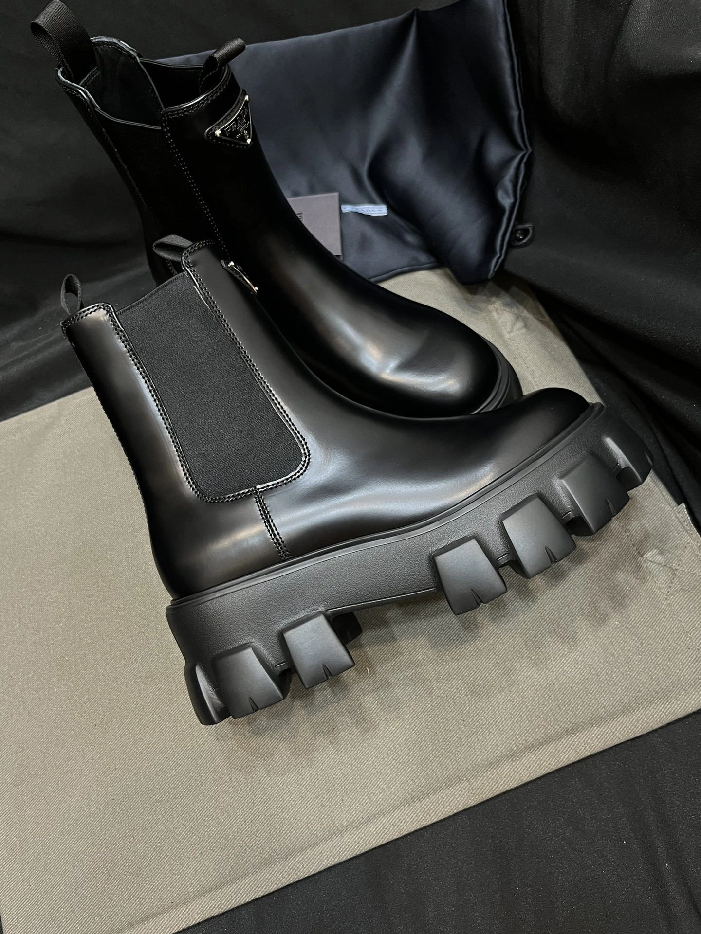 COCO-- Pr141 1T256N_B4L_F0002_F_B055 Calfskin item:D-X062L1028