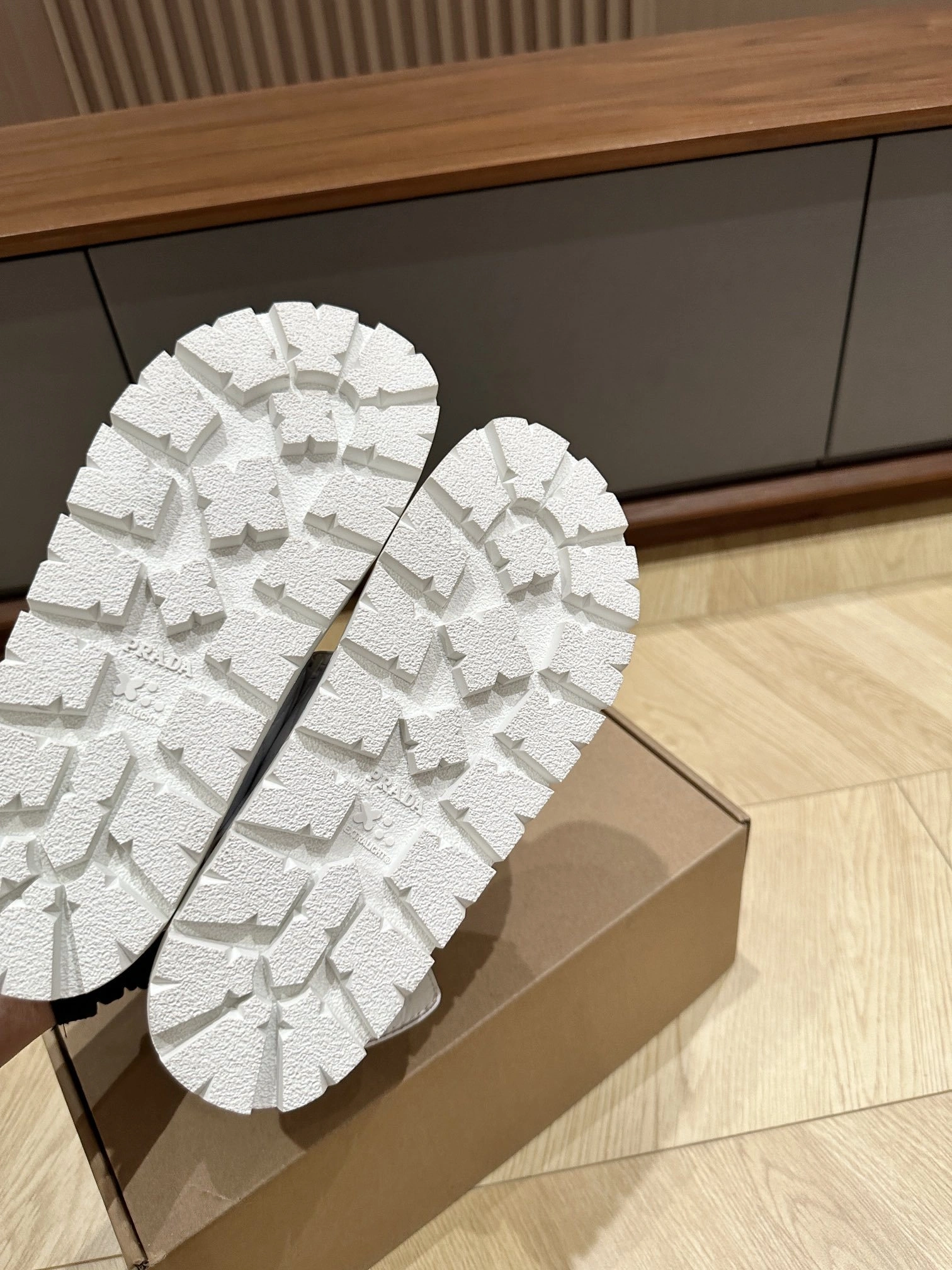 COCO-- Pr141 1X721M_038_F0009_F_020 sheepskin item:D-X03E2178