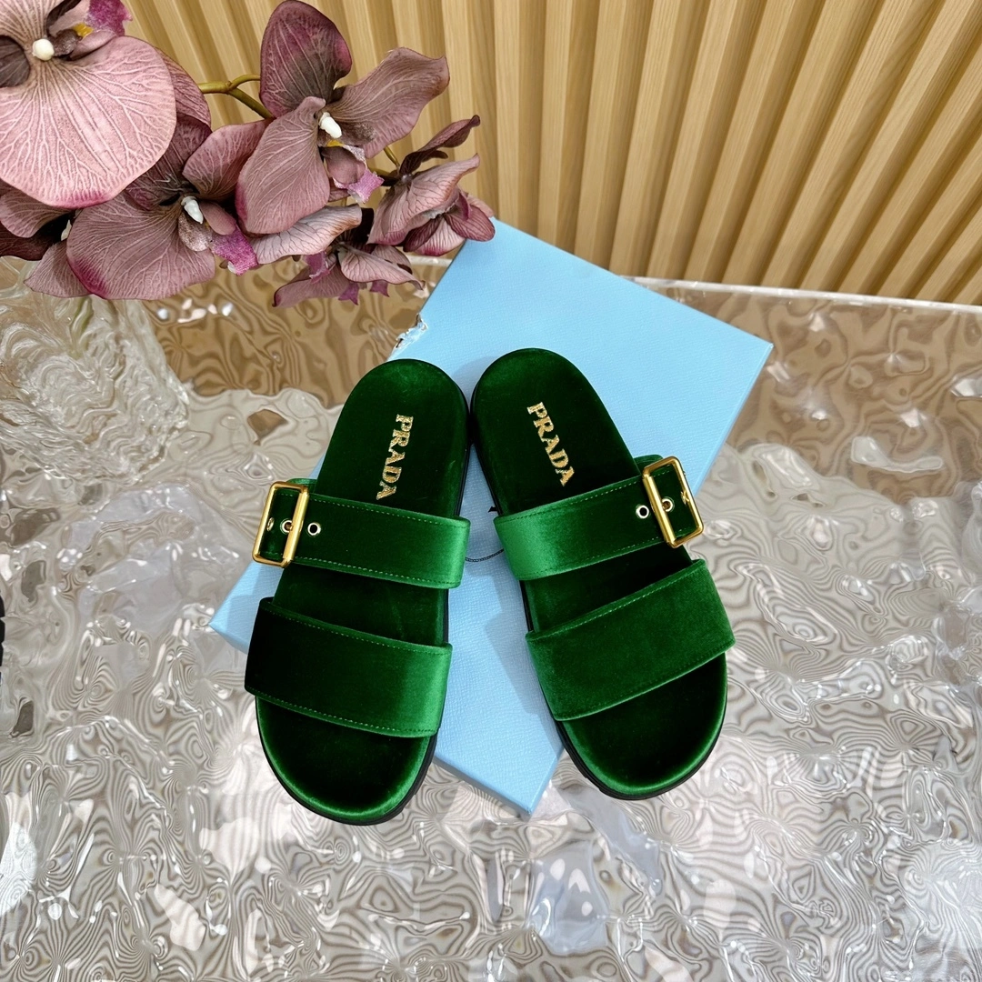 COCO-- Pr141 1XX715_068_F065W_F_010 sheepskin item:D-X158H2837