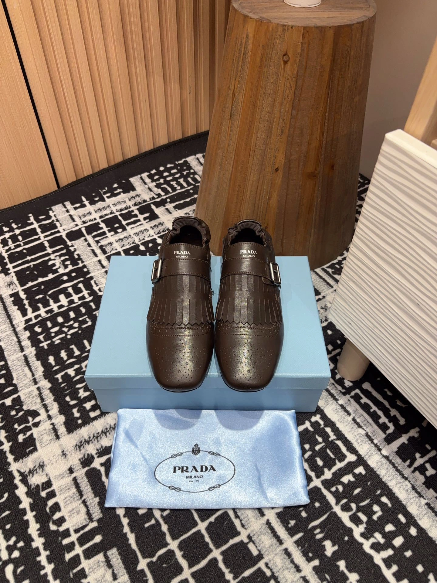 COCO-- Pr141 2EG473_7V6_F0192_F_G001 Calfskin sheepskin item:E-X158D0221