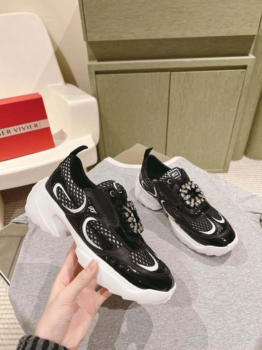 COCO-- RO65R RVW75640890U9C viv skate cowhide item：E-X362I2910