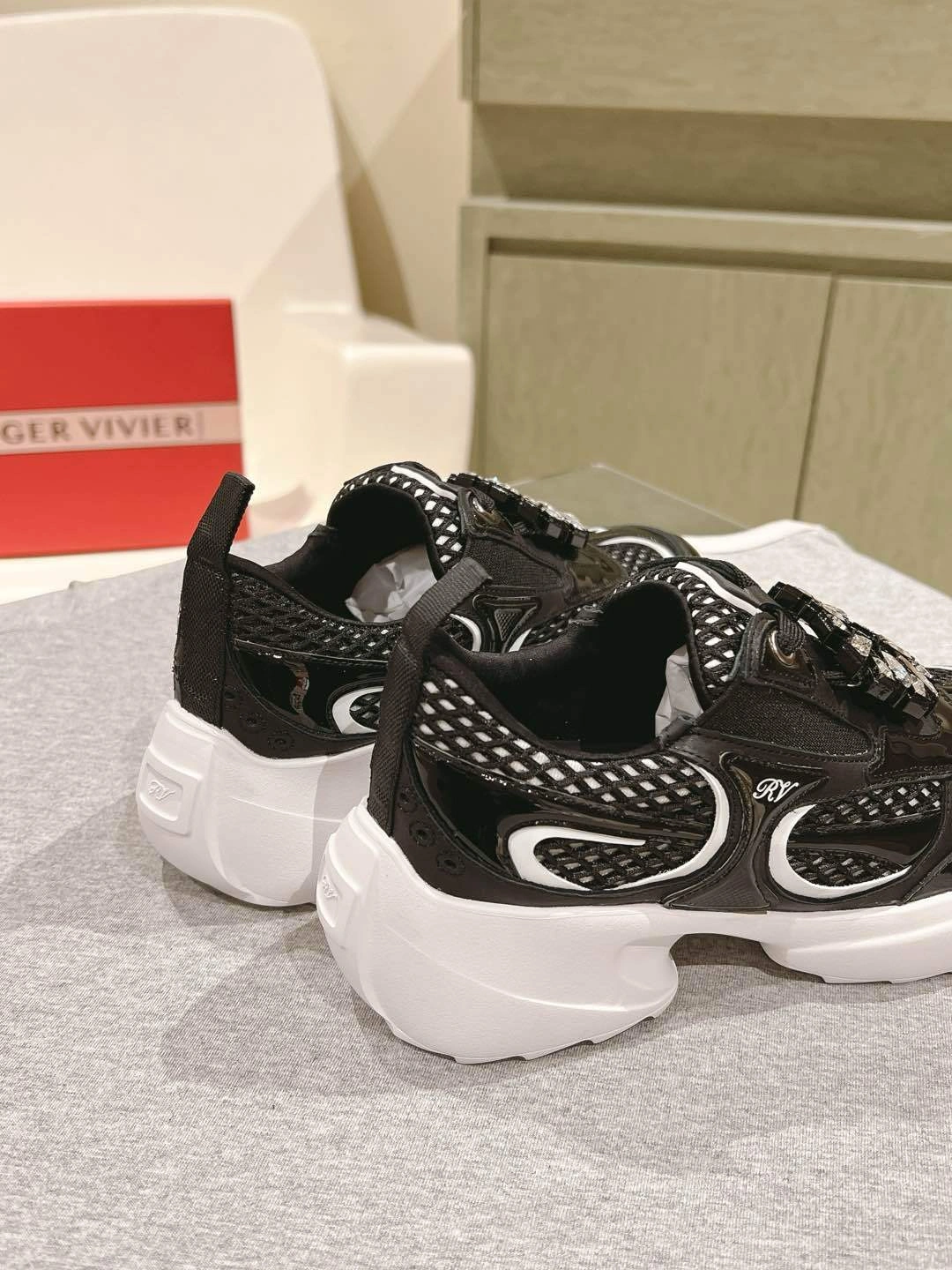 COCO-- RO65R RVW75640890U9C viv skate cowhide item：E-X362I2910