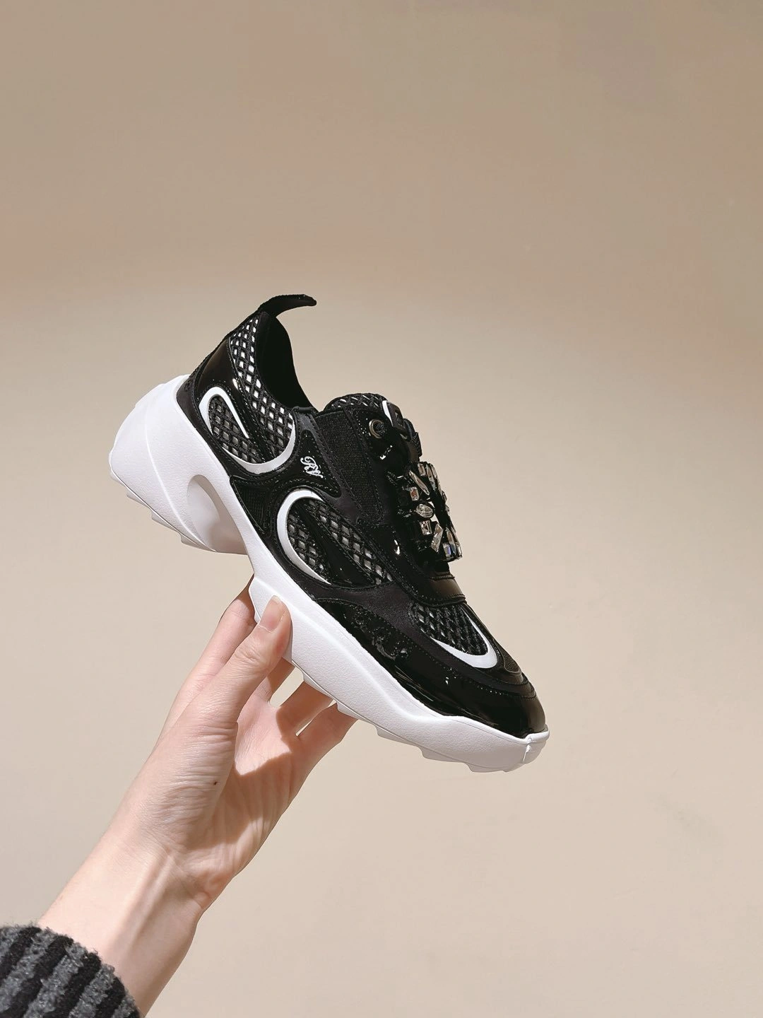 COCO-- RO65R RVW75640890U9C viv skate cowhide item：E-X362I2910