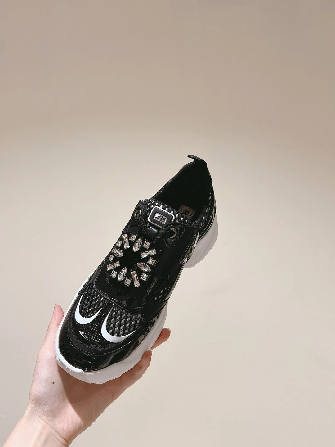 COCO-- RO65R RVW75640890U9C viv skate cowhide item：E-X362I2910