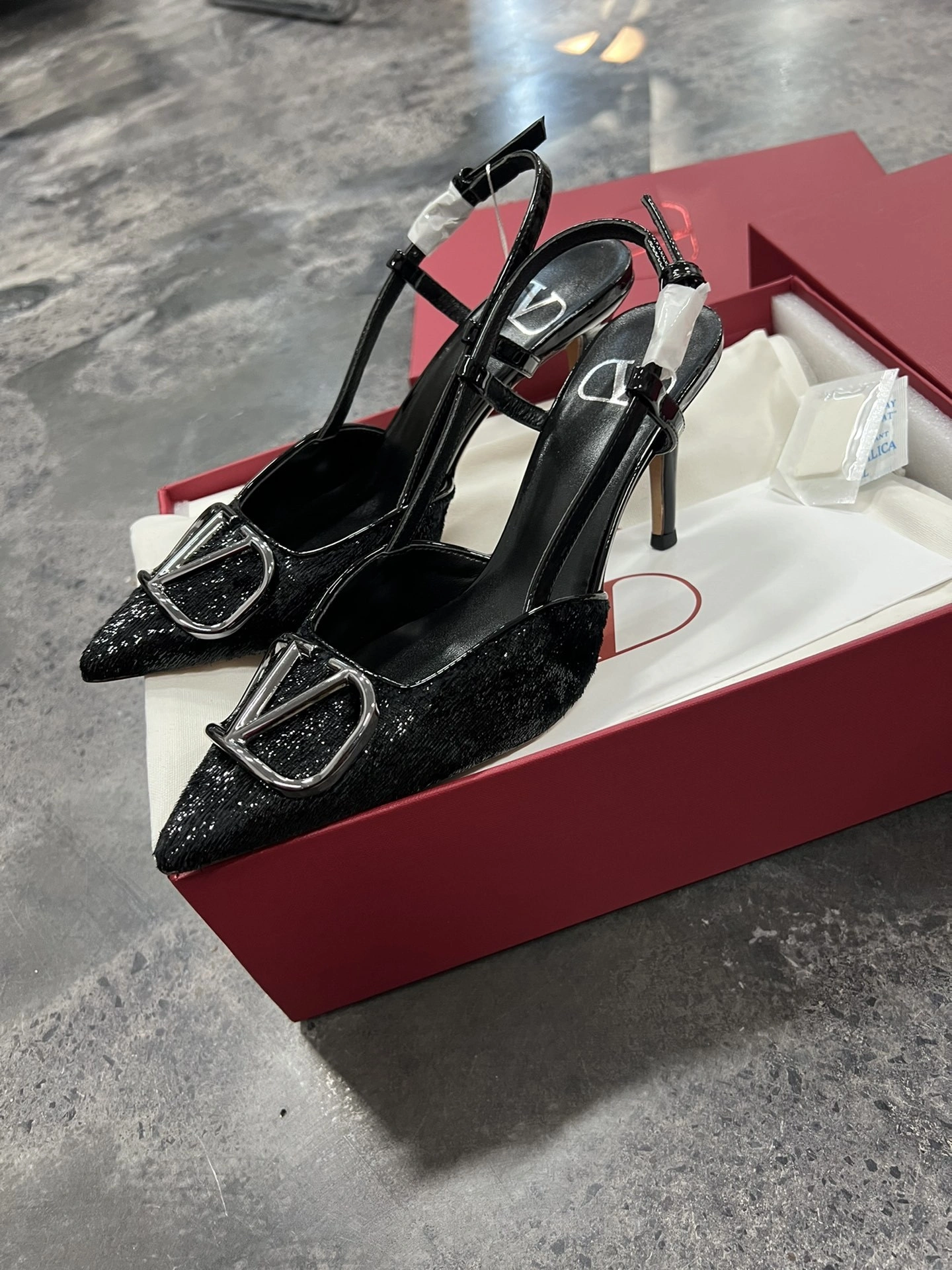 COCO-- V1859ti9o 3W0S0R01ZCC0NO Heel height：8CM goatskin item:E-X032C3017