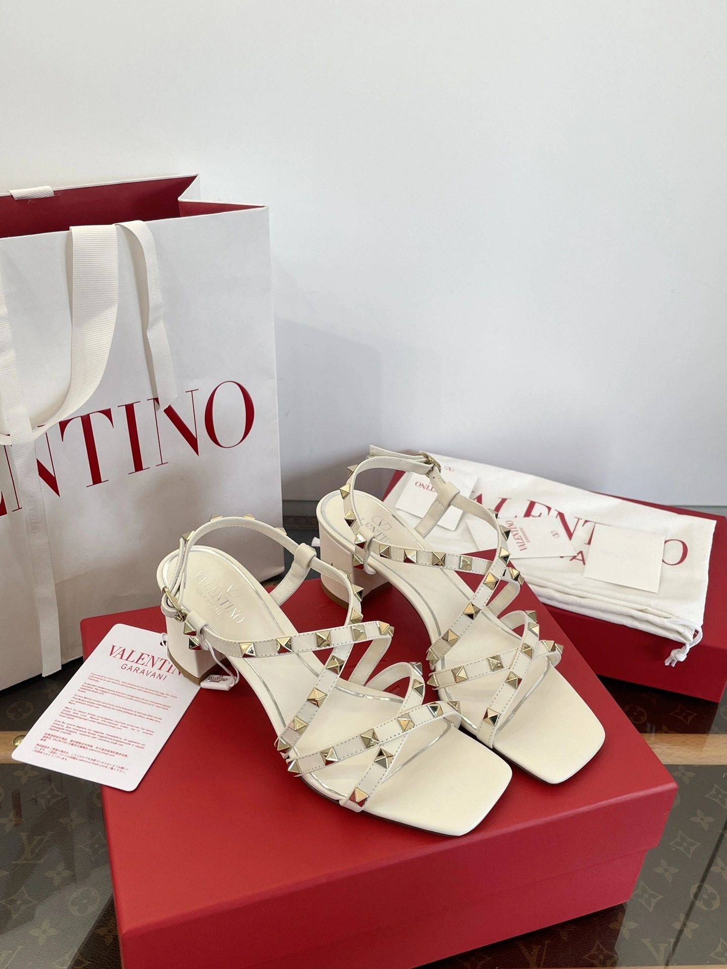 COCO-- V1859ti9o 3W2S0HR7VODI16 Calfskin item:E-X230F1253